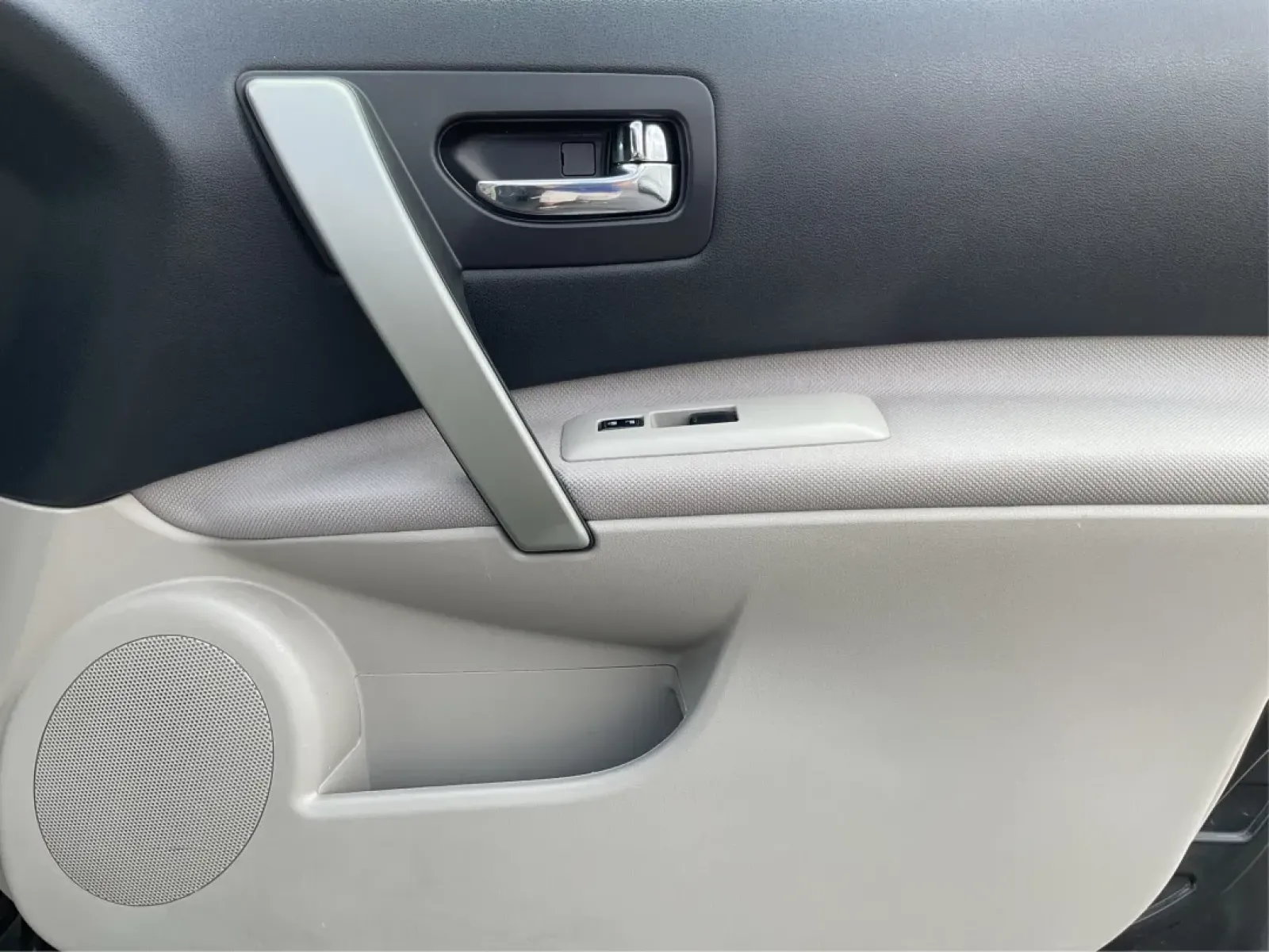 2013 Nissan Rogue SV (JN8AS5MV2DW) with an 2.5L I-4 DOHC engine, located at 8750 N County Rd 25A, Piqua, OH, 45356, (937) 908-9800, 40.164391, -84.232513 - **Experience Adventure with This 2013 Nissan Rogue SV at Advantage Car and Credit - Piqua!**<br /> <br /> Are you ready to embark on your next road trip or tackle your daily commute with confidence? The 2013 Nissan Rogue SV is perfect for budget-conscious buyers and growing families alike, offering - Photo#19