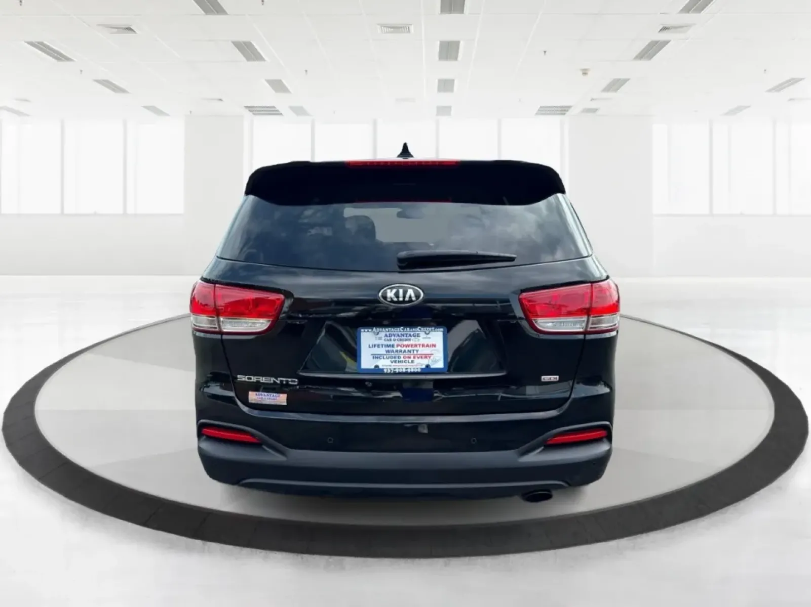 2018 Kia Sorento 2.4L LX (5XYPG4A32JG) with an 2.4L I-4 gasoline direct injection engine, located at 8750 N County Rd 25A, Piqua, OH, 45356, (937) 908-9800, 40.164391, -84.232513 - **Discover the Perfect Family Adventure with the 2018 Kia Sorento at Advantage Car and Credit - Piqua**<br /> <br /> Are you searching for a reliable SUV that seamlessly fits your family's active lifestyle? Look no further! The 2018 Kia Sorento, available now at Advantage Car and Credit in Piqua, OH - Photo#3