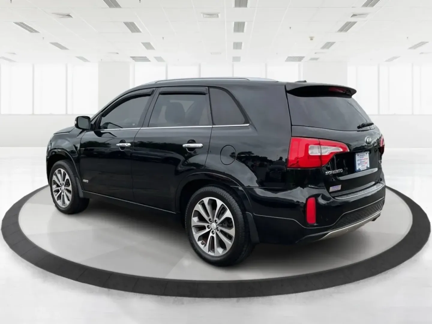 2014 Kia Sorento SX V6 AWD (5XYKWDA72EG) with an 3.3L V6 DOHC 24V engine, 6-Speed Automatic transmission, located at 1184 Kauffman Ave, Fairborn, OH, 45324, (937) 908-9800, 39.807072, -84.030914 - Are you ready to elevate your driving experience and embark on new adventures? Look no further than this stunning 2014 Kia Sorento SX V6 AWD, a robust SUV that's perfect for growing families, weekend explorers, and daily commuters alike. With its impressive blend of comfort, capability, and advanced - Photo#4