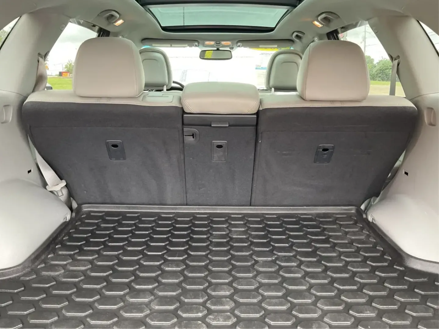 2014 Kia Sorento SX V6 AWD (5XYKWDA72EG) with an 3.3L V6 DOHC 24V engine, 6-Speed Automatic transmission, located at 1184 Kauffman Ave, Fairborn, OH, 45324, (937) 908-9800, 39.807072, -84.030914 - Are you ready to elevate your driving experience and embark on new adventures? Look no further than this stunning 2014 Kia Sorento SX V6 AWD, a robust SUV that's perfect for growing families, weekend explorers, and daily commuters alike. With its impressive blend of comfort, capability, and advanced - Photo#12