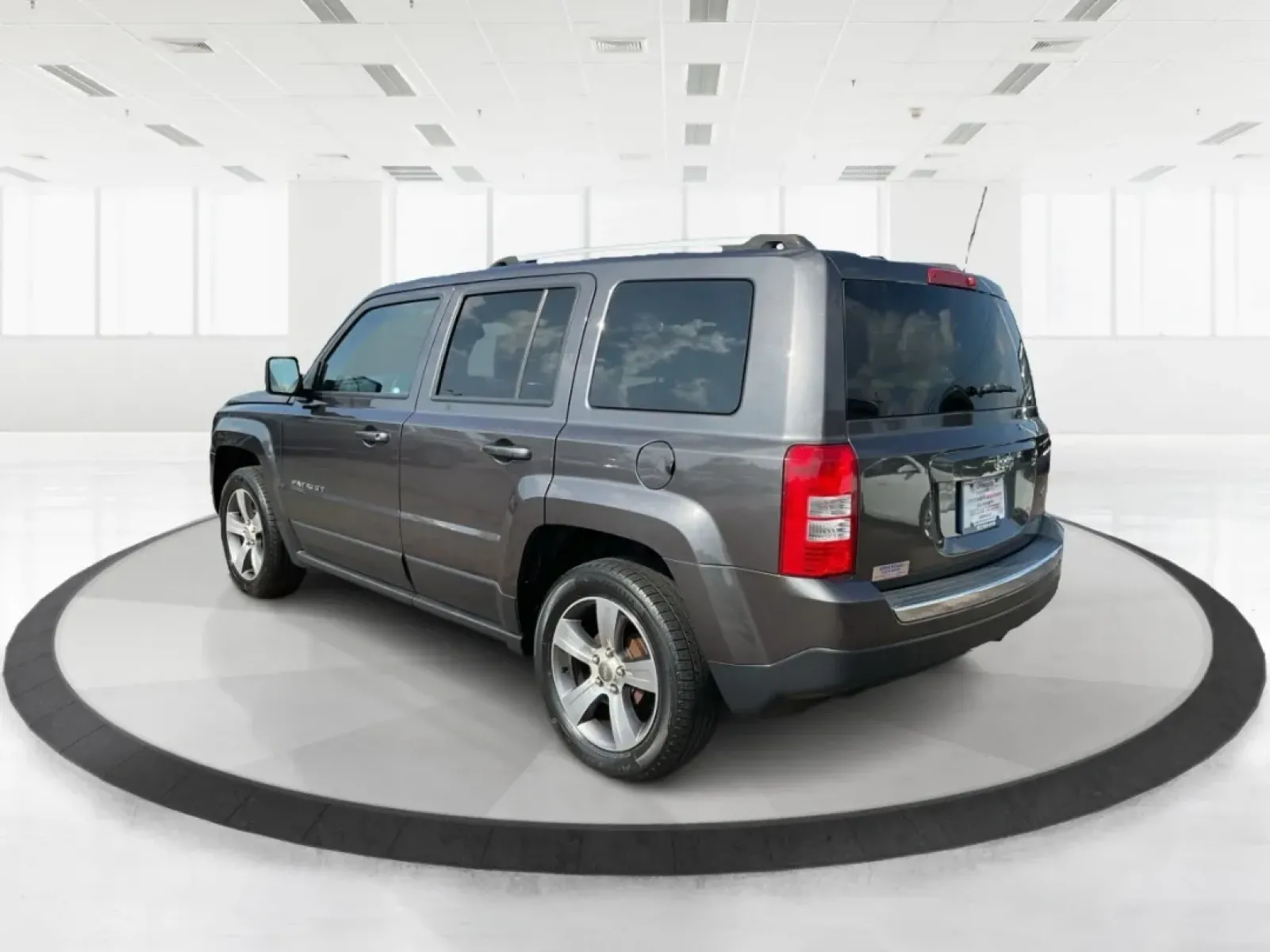 2017 Jeep Patriot High Altitude FWD (1C4NJPFA4HD) with an 2L I-4 DOHC engine, located at 1184 Kauffman Ave, Fairborn, OH, 45324, (937) 908-9800, 39.807072, -84.030914 - **Adventure Awaits in the 2017 Jeep Patriot High Altitude FWD Perfect for Your Next Journey!**<br /> <br /> Are you ready to take on your next adventure? Whether you're navigating through city traffic in Fairborn or exploring the scenic routes of Ohio, the 2017 Jeep Patriot High Altitude FWD is the - Photo#4