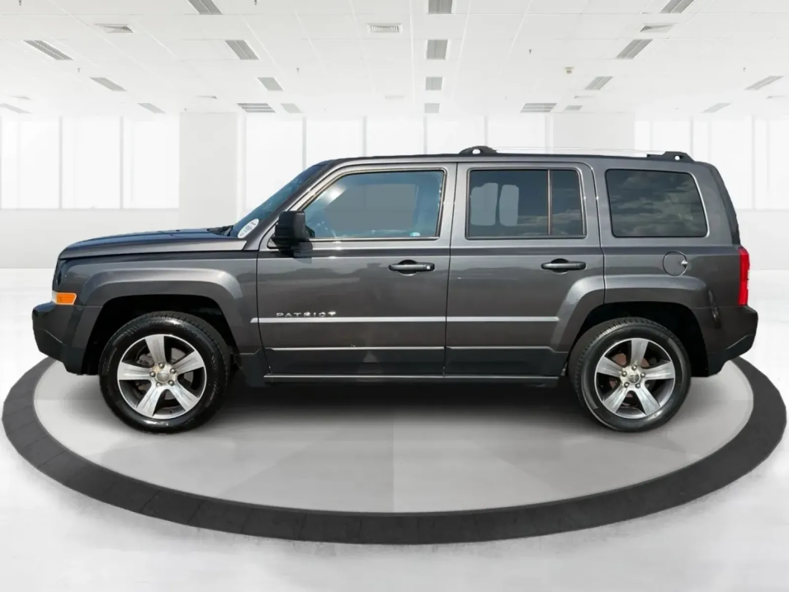 2017 Jeep Patriot High Altitude FWD (1C4NJPFA4HD) with an 2L I-4 DOHC engine, located at 1184 Kauffman Ave, Fairborn, OH, 45324, (937) 908-9800, 39.807072, -84.030914 - **Adventure Awaits in the 2017 Jeep Patriot High Altitude FWD Perfect for Your Next Journey!**<br /> <br /> Are you ready to take on your next adventure? Whether you're navigating through city traffic in Fairborn or exploring the scenic routes of Ohio, the 2017 Jeep Patriot High Altitude FWD is the - Photo#5