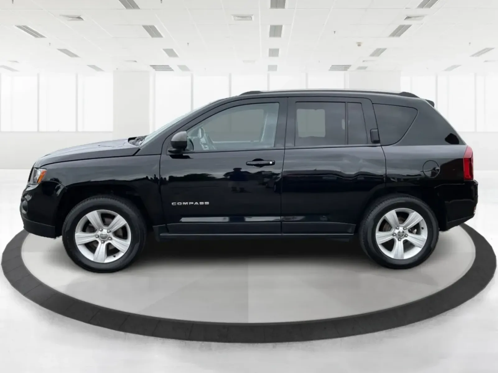 2014 Jeep Compass Sport (1C4NJDBBXED) with an 2.4L I-4 DOHC engine, located at 1951 S Dayton Lakeview Rd., New Carlisle, OH, 45344, (937) 908-9800, 39.890999, -84.050255 - Experience the thrill of adventure and the comfort of a reliable ride with this stunning 2014 Jeep Compass Sport, available now at Advantage Car and Credit in New Carlisle, OH. Perfect for weekend getaways or daily commutes, this versatile SUV balances style, performance, and practicality, making it - Photo#5