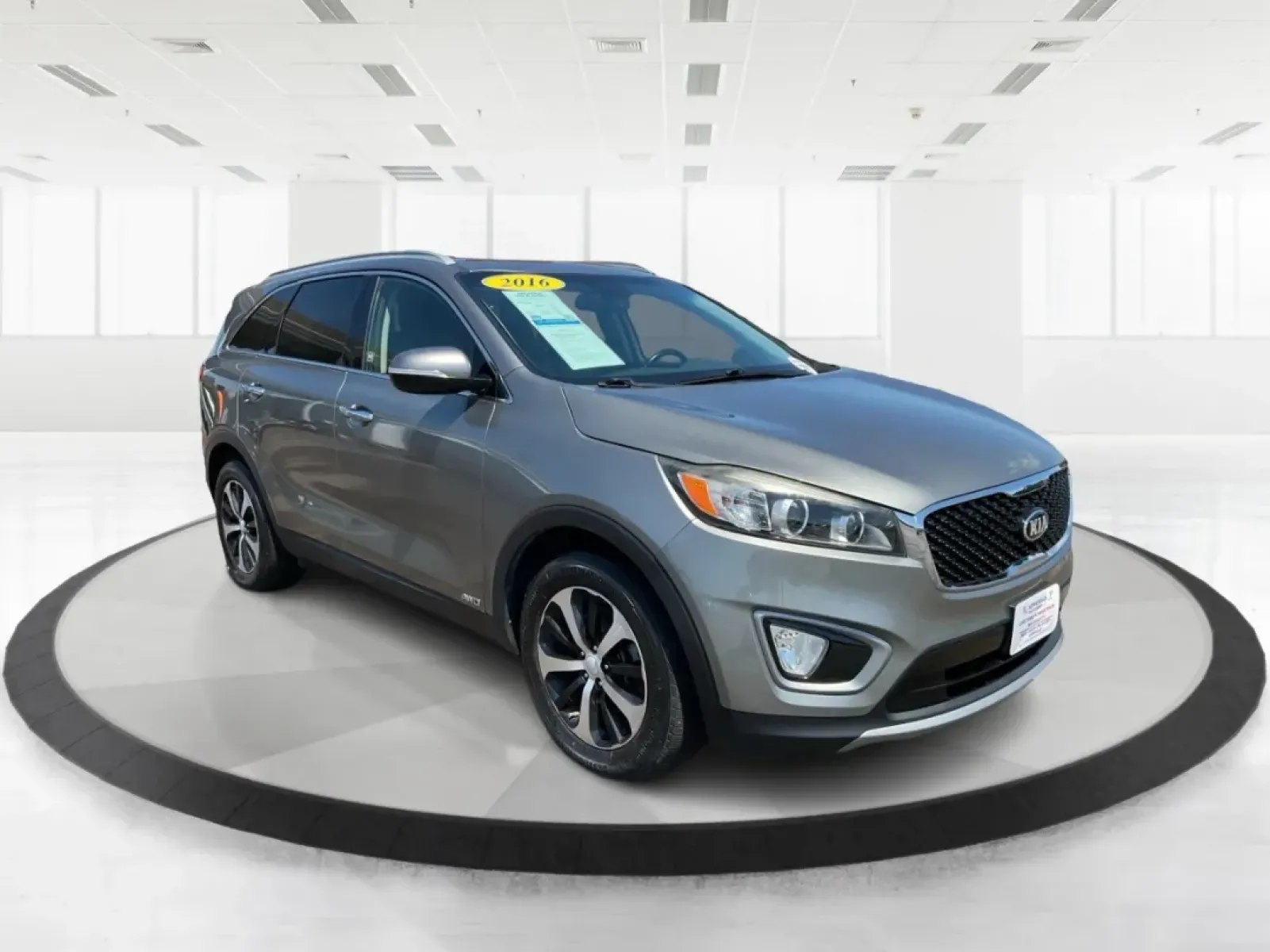 2016 Kia Sorento 2.0T EX (5XYPHDA16GG) with an 2L I-4 gasoline direct injection engine, located at 4508 South Dixie Dr, Moraine, OH, 45439, (937) 908-9800, 39.689976, -84.218452 - **Adventure Awaits with the 2016 Kia Sorento - Your Ideal Family SUV!**<br /> <br /> Are you searching for the perfect blend of comfort, style, and versatility for your family adventures? Look no further than the 2016 Kia Sorento, now available at Advantage Car and Credit in Moraine, OH. This SUV is - Photo#0