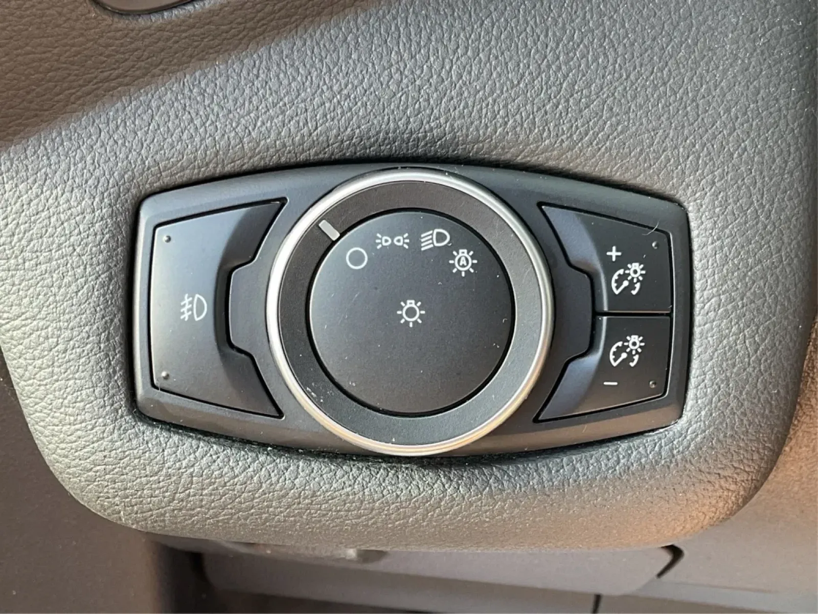 2015 Ford Escape SE (1FMCU0G76FU) with an Other engine, located at 8750 N County Rd 25A, Piqua, OH, 45356, (937) 908-9800, 40.164391, -84.232513 - **Discover the Ultimate Family Adventure Vehicle: 2015 Ford Escape SE at Advantage Car and Credit - Piqua**<br /> <br /> Are you ready to elevate your family road trips or weekend adventures? The 2015 Ford Escape SE offers the perfect blend of style, comfort, and utility to meet the demands of an ac - Photo#17