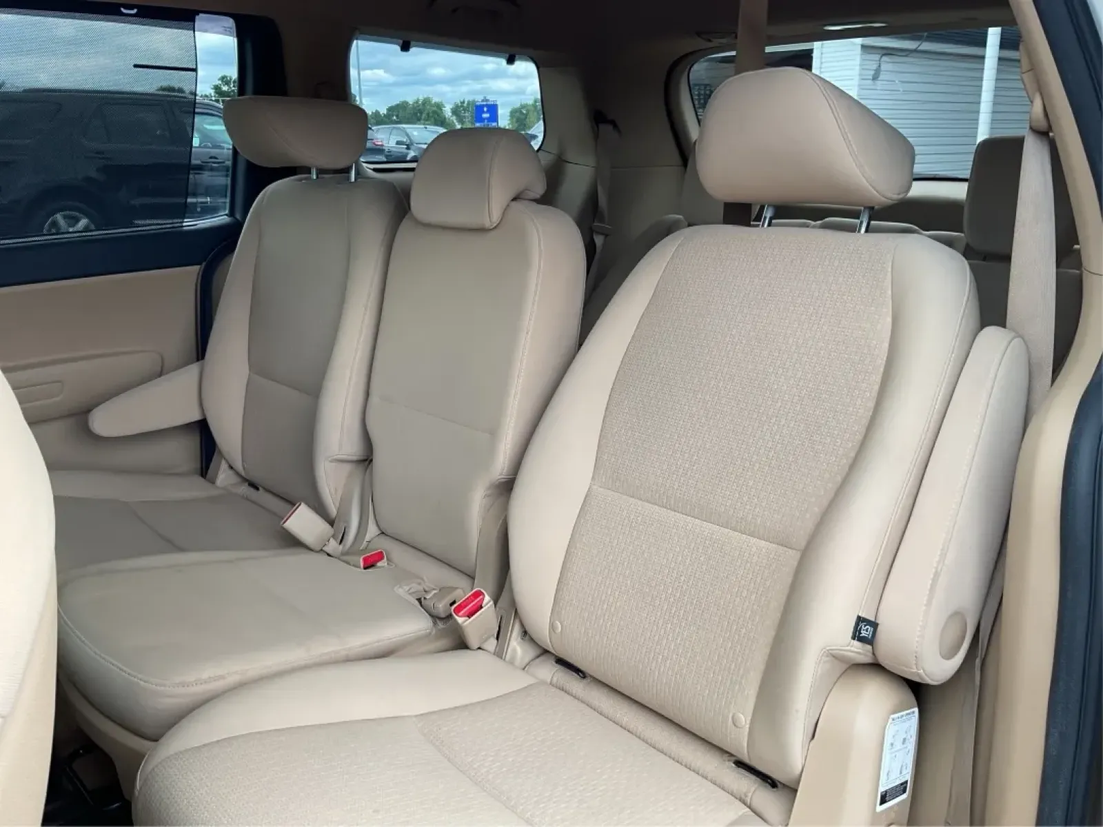 2016 Kia Sedona LX (KNDMB5C17G6) with an Lambda 3.3L V-6 gasoline direct injection engine, located at 1230 East Main St, Xenia, OH, 45385, (937) 908-9800, 39.688026, -83.910172 - Looking for the perfect family vehicle that combines comfort, reliability, and modern features? Look no further than the 2016 Kia Sedona LX, available now at Advantage Car and Credit in Xenia, OH. Ideal for growing families or anyone who needs extra cargo space, this passenger van is designed to mak - Photo#10