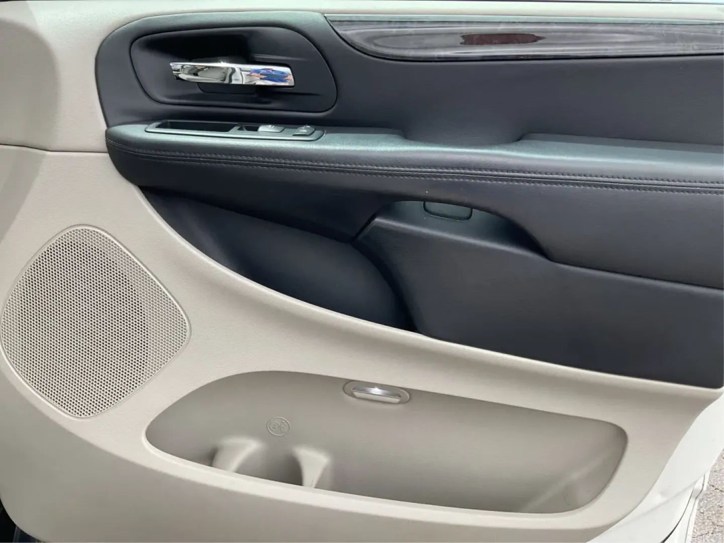 2012 Dodge Grand Caravan SE/AVP (2C4RDGBG2CR) with an 3.6L V-6 DOHC engine, located at 1230 East Main St, Xenia, OH, 45385, (937) 908-9800, 39.688026, -83.910172 - Explore your next adventure with the 2012 Dodge Grand Caravan SE/AVP, expertly designed for growing families and those who love to travel. With ample room for passengers and cargo, this versatile passenger van stands out as an ideal choice for weekend getaways or daily commutes. Whether you're shutt - Photo#19