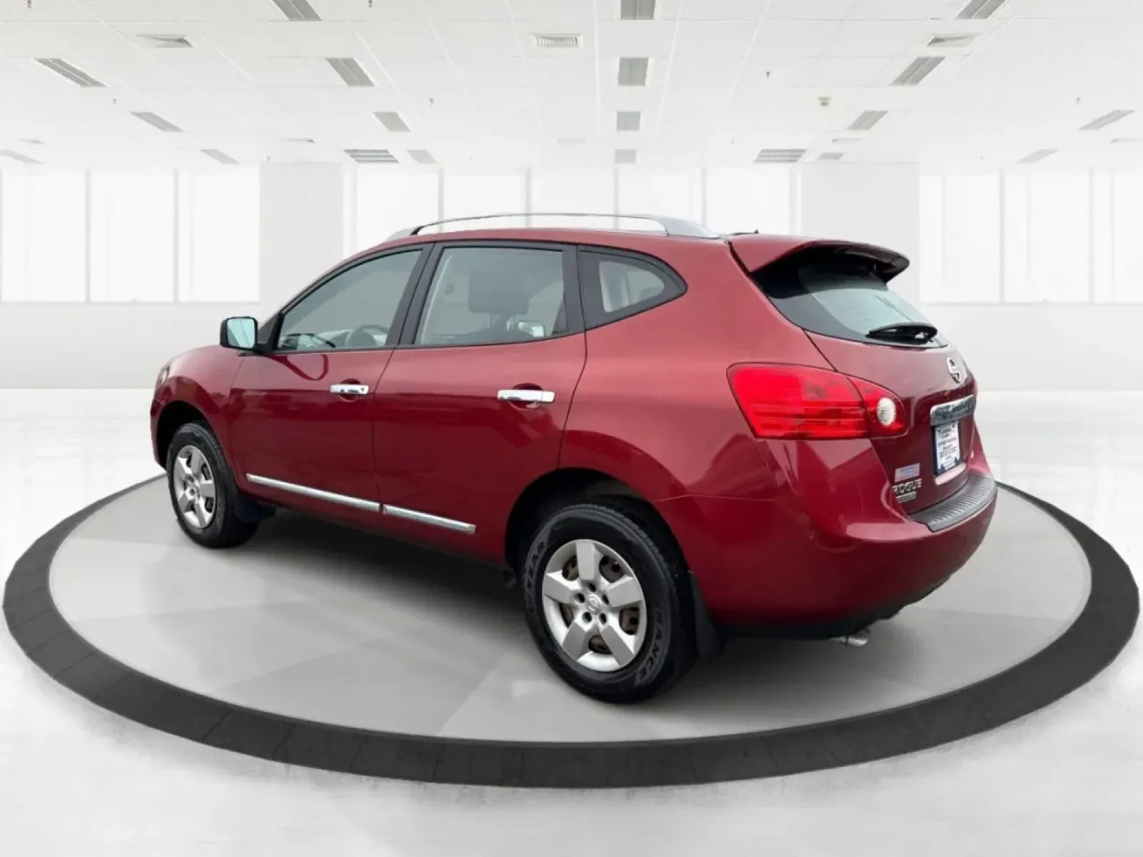 2015 Nissan Rogue S (JN8AS5MVXFW) with an 2.5L I-4 DOHC engine, located at 1099 N County Rd 25A , Troy, OH, 45373, (937) 908-9800, 40.057079, -84.212883 - **Elevate Your Adventures with the 2015 Nissan Rogue at Advantage Car and Credit - Troy!**<br /> <br /> Are you ready to upgrade your family road trips or daily commutes with a dependable and stylish SUV? The 2015 Nissan Rogue in Cayenne Red is here to make every journey enjoyable and comfortable. W - Photo#4