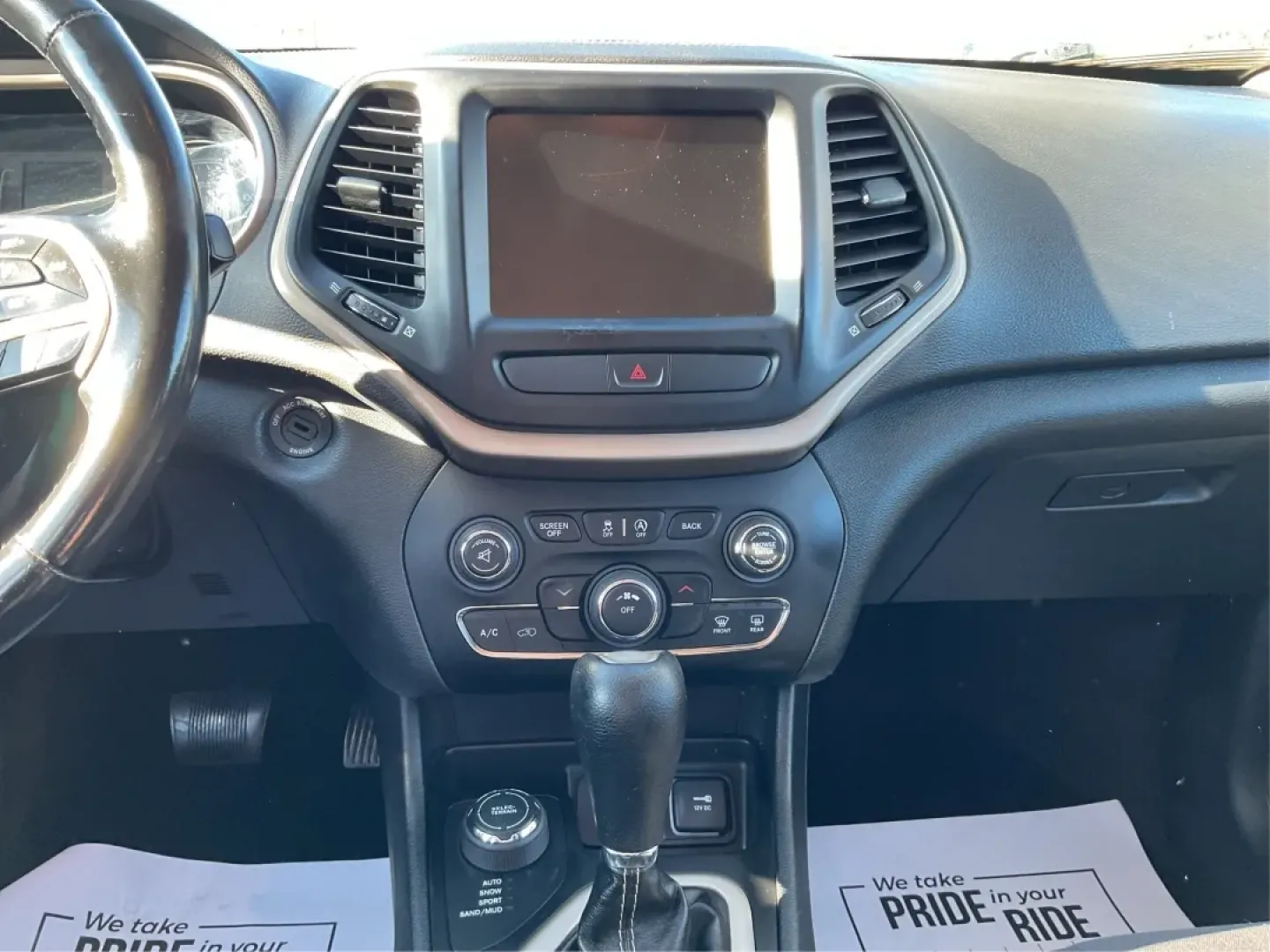 2015 Jeep Cherokee Latitude (1C4PJMCS3FW) with an Other engine, located at 4508 South Dixie Dr, Moraine, OH, 45439, (937) 908-9800, 39.689976, -84.218452 - **Adventure Awaits with Your New 2015 Jeep Cherokee Latitude at Advantage Car and Credit - Moraine!**<br /> <br /> Are you ready to elevate your lifestyle with a versatile vehicle designed for both urban driving and weekend escapades? Look no further than the stunning 2015 Jeep Cherokee Latitude, av - Photo#13