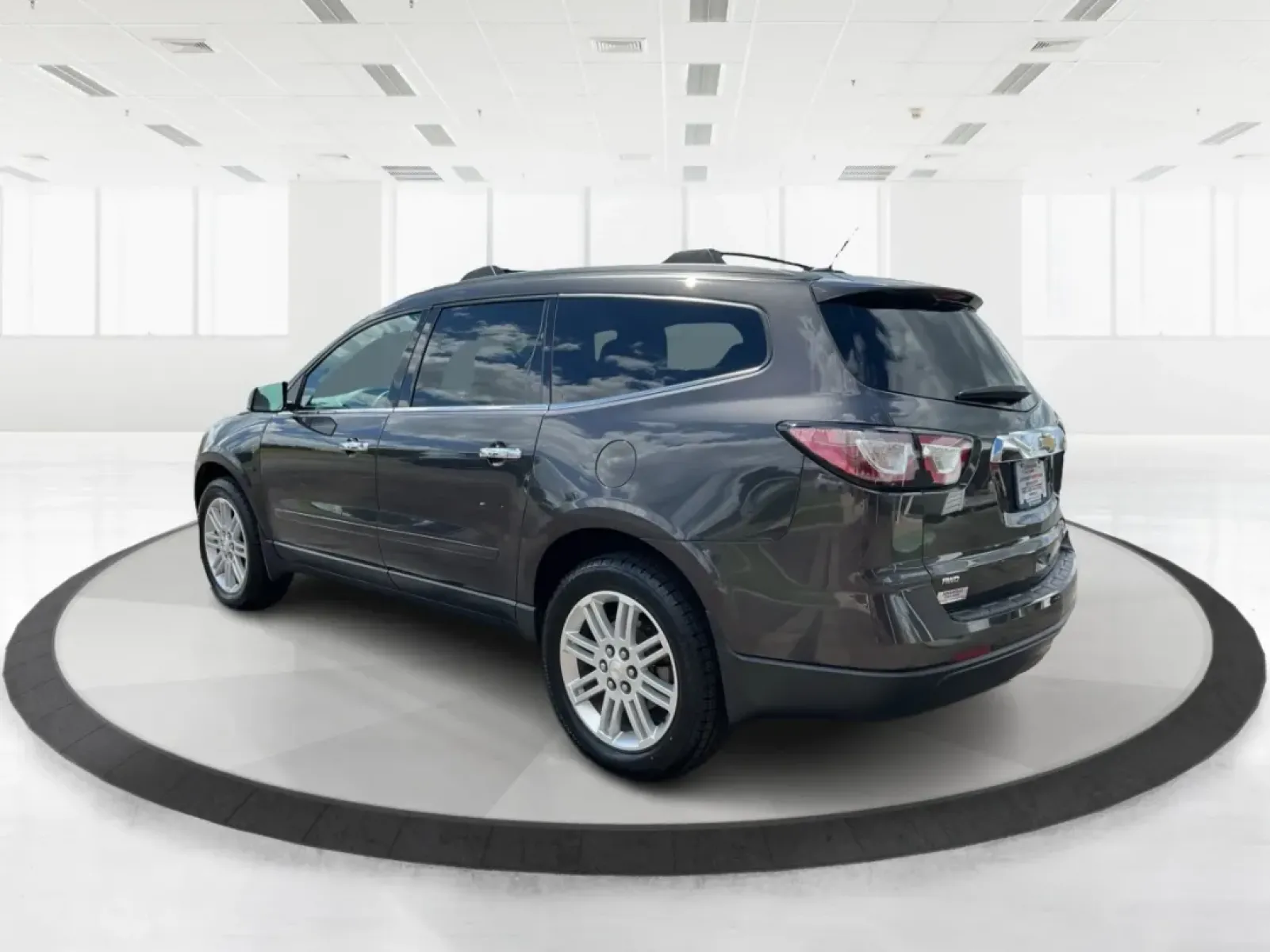 2015 Chevrolet Traverse 1LT (1GNKVGKD5FJ) with an 3.6L V-6 gasoline direct injection engine, located at 8750 N County Rd 25A, Piqua, OH, 45356, (937) 908-9800, 40.164391, -84.232513 - ### 2015 Chevrolet Traverse 1LT: Your Family's Adventure Ready Vehicle!<br /> <br /> Are you ready to elevate your family adventures or tackle daily commutes with ease? The 2015 Chevrolet Traverse 1LT is here to meet all your needs! This spacious and versatile SUV is perfect for growing families, id - Photo#4