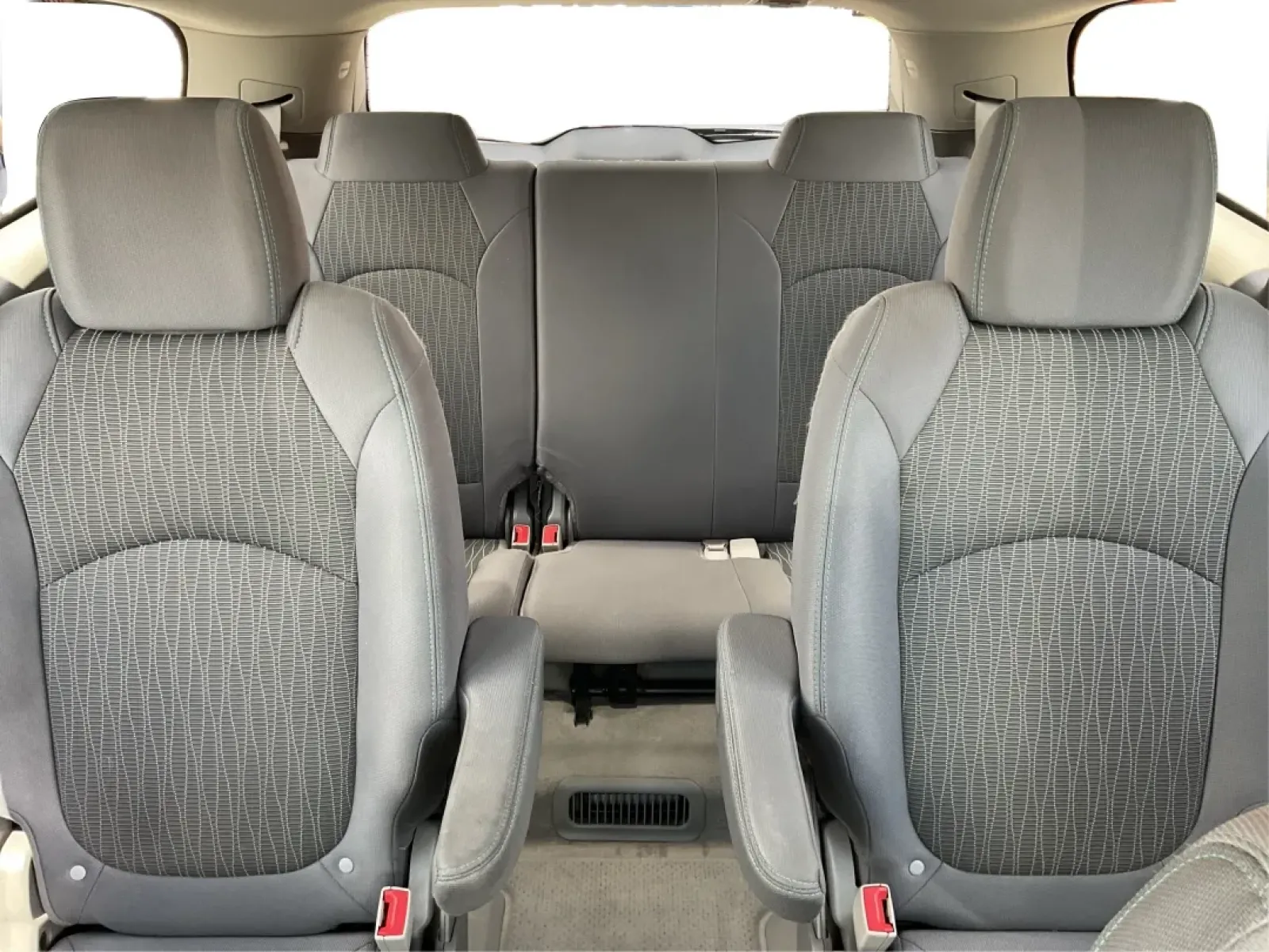 2015 Chevrolet Traverse 1LT (1GNKVGKD5FJ) with an 3.6L V-6 gasoline direct injection engine, located at 8750 N County Rd 25A, Piqua, OH, 45356, (937) 908-9800, 40.164391, -84.232513 - ### 2015 Chevrolet Traverse 1LT: Your Family's Adventure Ready Vehicle!<br /> <br /> Are you ready to elevate your family adventures or tackle daily commutes with ease? The 2015 Chevrolet Traverse 1LT is here to meet all your needs! This spacious and versatile SUV is perfect for growing families, id - Photo#14