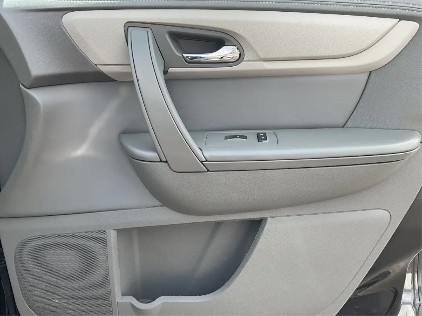 2015 Chevrolet Traverse 1LT (1GNKVGKD5FJ) with an 3.6L V-6 gasoline direct injection engine, located at 1951 S Dayton Lakeview Rd., New Carlisle, OH, 45344, (937) 908-9800, 39.890999, -84.050255 - ### 2015 Chevrolet Traverse 1LT: Your Family's Adventure Ready Vehicle!<br /> <br /> Are you ready to elevate your family adventures or tackle daily commutes with ease? The 2015 Chevrolet Traverse 1LT is here to meet all your needs! This spacious and versatile SUV is perfect for growing families, id - Photo#20