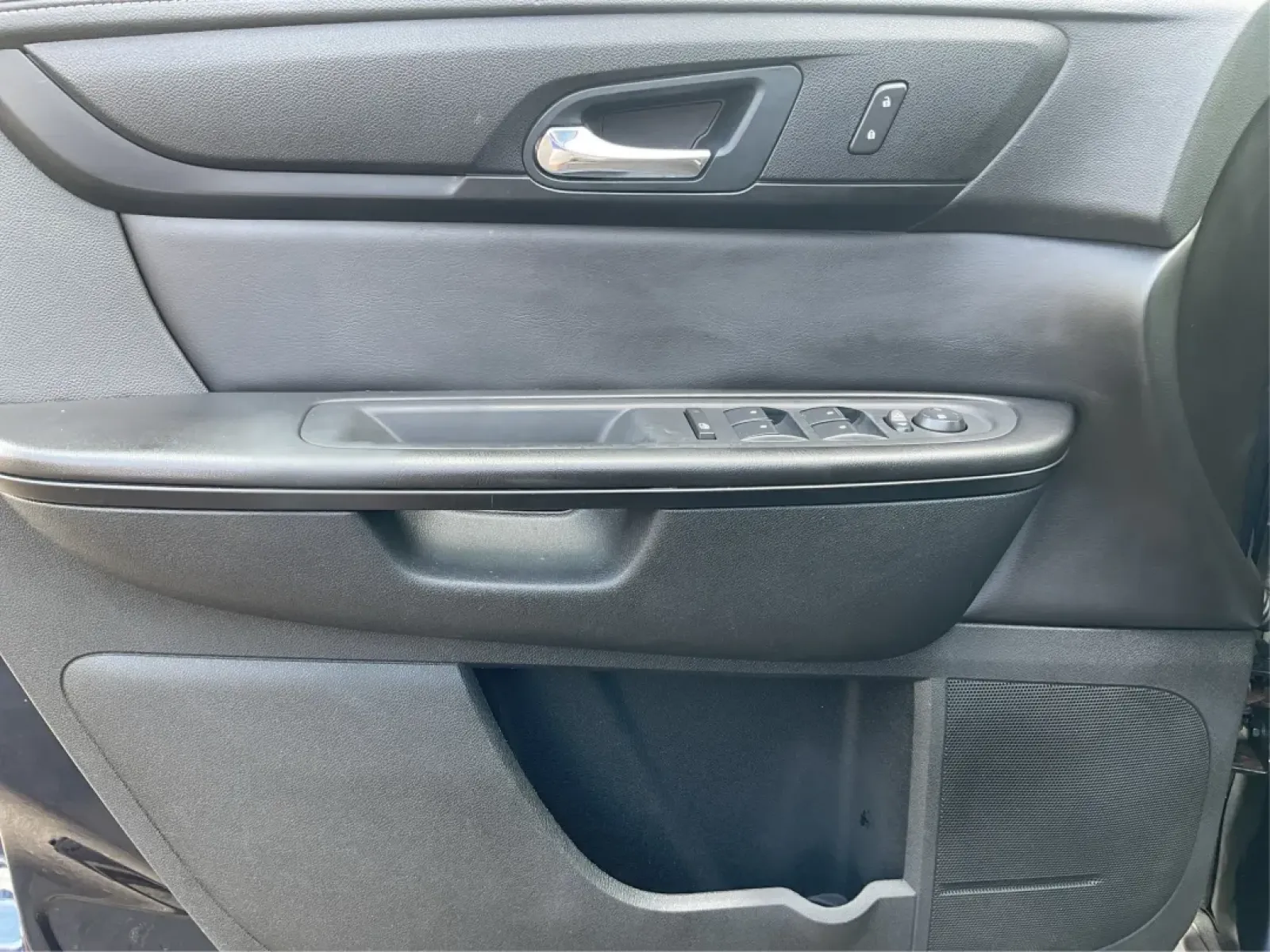 2017 Chevrolet Traverse 1LT AWD (1GNKVGKD7HJ) with an 3.6L V6 DOHC 24V engine, 6-Speed Automatic transmission, located at 1184 Kauffman Ave, Fairborn, OH, 45324, (937) 908-9800, 39.807072, -84.030914 - **Discover Your Next Adventure with the 2017 Chevrolet Traverse at Advantage Car and Credit - Fairborn!**<br /> <br /> Are you ready to elevate your family road trips or weekend getaways? The 2017 Chevrolet Traverse, available now at Advantage Car and Credit - Fairborn, is the perfect companion for - Photo#17