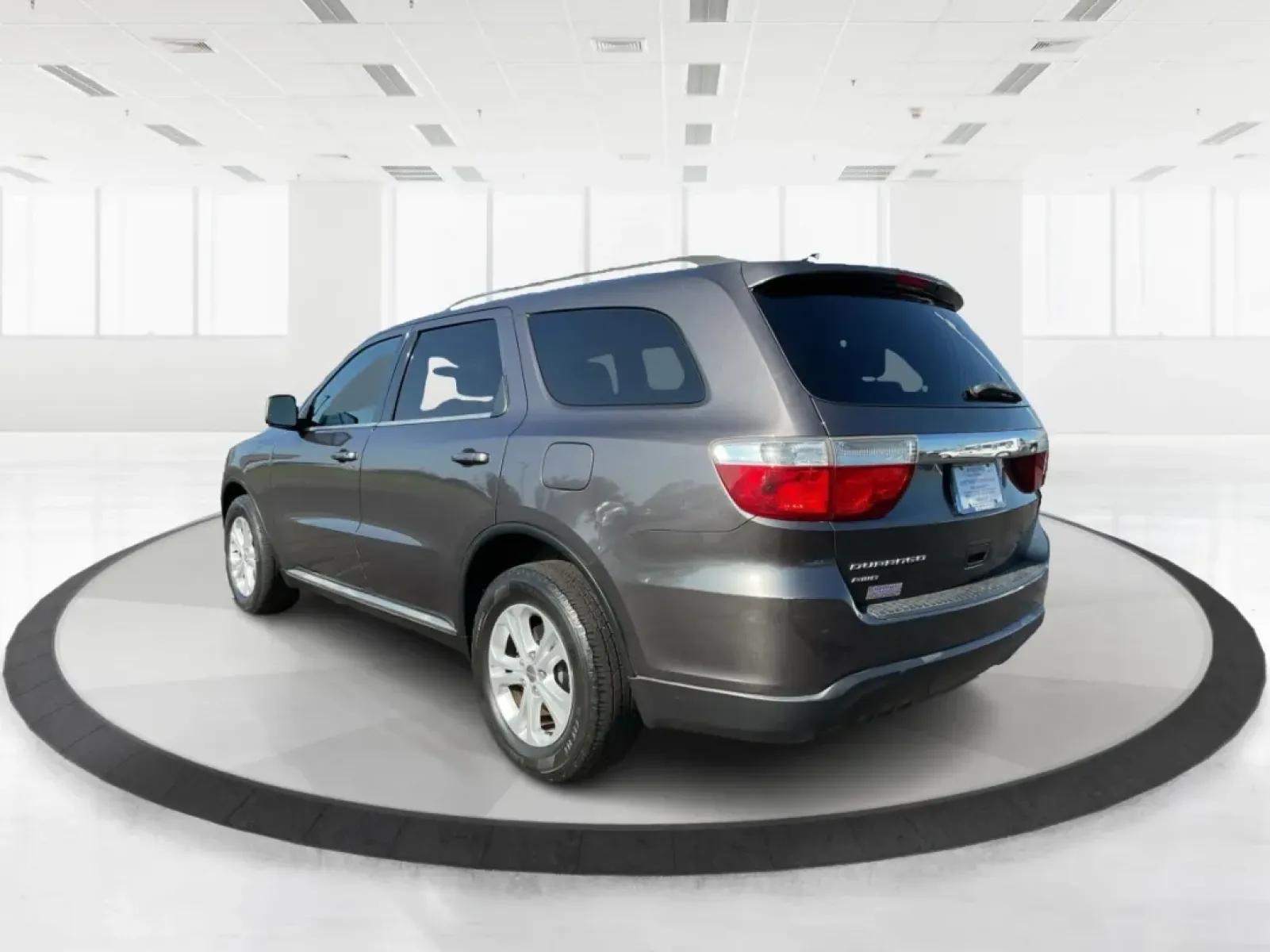 2013 Dodge Durango SXT (1C4RDJAG7DC) with an 3.6L V-6 DOHC engine, located at 1230 East Main St, Xenia, OH, 45385, (937) 908-9800, 39.688026, -83.910172 - **Discover Your Adventure with the 2013 Dodge Durango SXT at Advantage Car and Credit - Troy!**<br /> <br /> Are you in search of the perfect SUV to elevate your family outings, weekend adventures, or daily commutes? Look no further than the 2013 Dodge Durango SXT, where spaciousness meets versatili - Photo#4