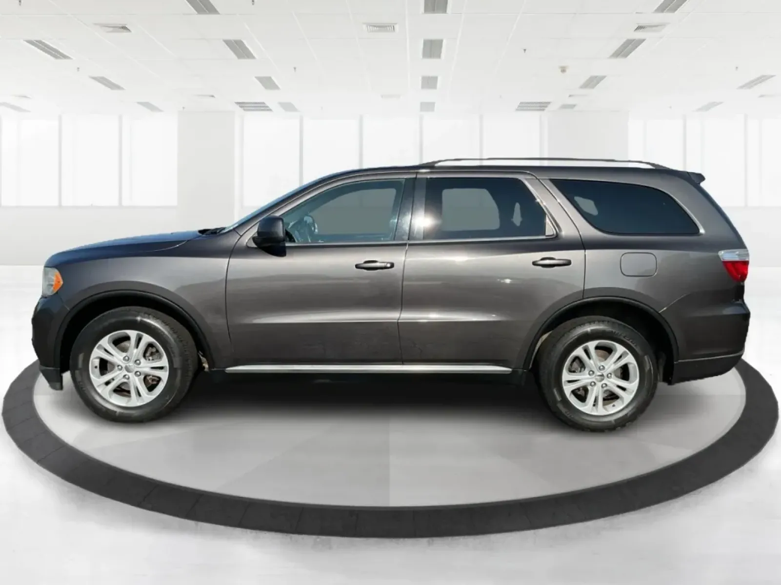 2013 Dodge Durango SXT (1C4RDJAG7DC) with an 3.6L V-6 DOHC engine, located at 1230 East Main St, Xenia, OH, 45385, (937) 908-9800, 39.688026, -83.910172 - **Discover Your Adventure with the 2013 Dodge Durango SXT at Advantage Car and Credit - Troy!**<br /> <br /> Are you in search of the perfect SUV to elevate your family outings, weekend adventures, or daily commutes? Look no further than the 2013 Dodge Durango SXT, where spaciousness meets versatili - Photo#5