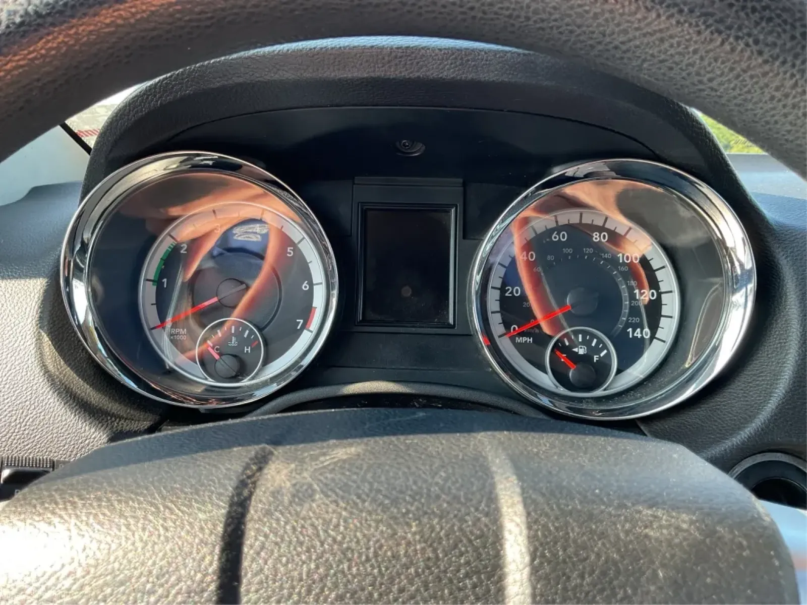 2013 Dodge Durango SXT (1C4RDJAG7DC) with an 3.6L V-6 DOHC engine, located at 1230 East Main St, Xenia, OH, 45385, (937) 908-9800, 39.688026, -83.910172 - **Discover Your Adventure with the 2013 Dodge Durango SXT at Advantage Car and Credit - Troy!**<br /> <br /> Are you in search of the perfect SUV to elevate your family outings, weekend adventures, or daily commutes? Look no further than the 2013 Dodge Durango SXT, where spaciousness meets versatili - Photo#15