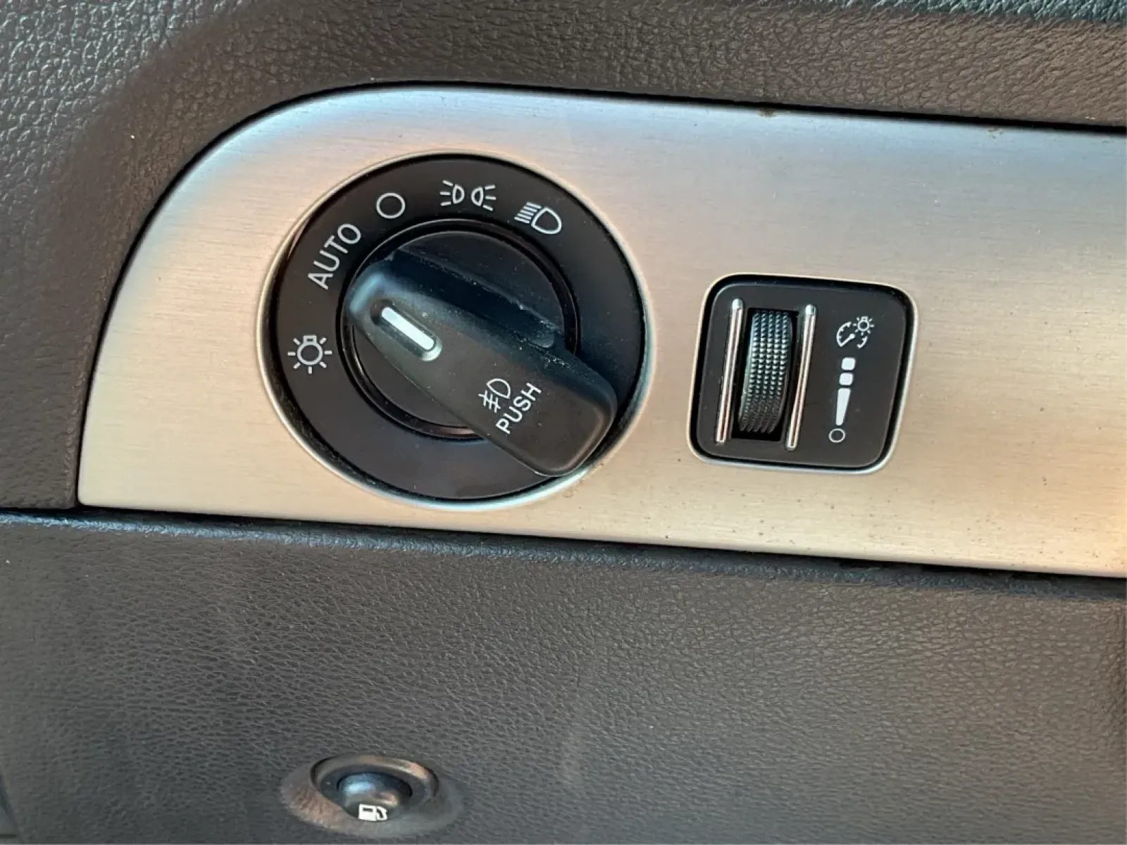 2013 Dodge Durango SXT (1C4RDJAG7DC) with an 3.6L V-6 DOHC engine, located at 1230 East Main St, Xenia, OH, 45385, (937) 908-9800, 39.688026, -83.910172 - **Discover Your Adventure with the 2013 Dodge Durango SXT at Advantage Car and Credit - Troy!**<br /> <br /> Are you in search of the perfect SUV to elevate your family outings, weekend adventures, or daily commutes? Look no further than the 2013 Dodge Durango SXT, where spaciousness meets versatili - Photo#17