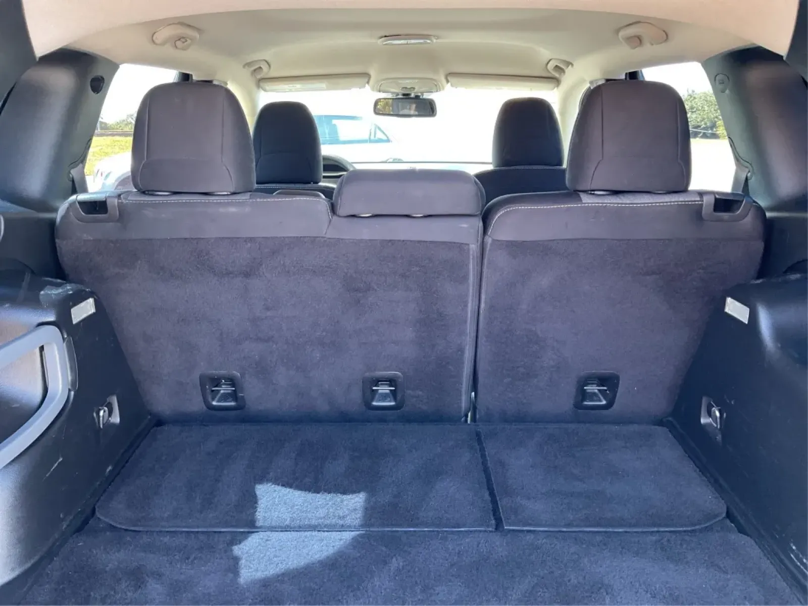 2015 Jeep Cherokee Sport (1C4PJLAB4FW) with an Other engine, located at 4508 South Dixie Dr, Moraine, OH, 45439, (937) 908-9800, 39.689976, -84.218452 - **Adventure Awaits: Discover the 2015 Jeep Cherokee Sport at Advantage Car and Credit Moraine, OH**<br /> <br /> Are you ready to take on the road with confidence? Whether you're a busy parent looking for a reliable family vehicle, an adventurer craving weekend getaways, or a commuter seeking comfo - Photo#11