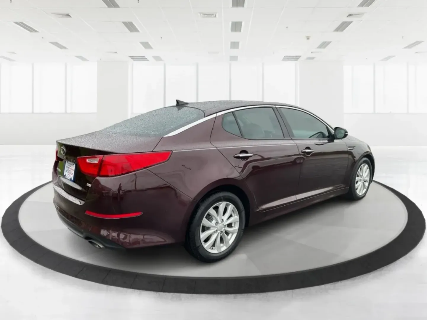 2015 Kia Optima LX (5XXGM4A72FG) with an Theta II 2.4L I-4 gasoline direct injection engine, located at 1951 S Dayton Lakeview Rd., New Carlisle, OH, 45344, (937) 908-9800, 39.890999, -84.050255 - **Discover the Perfect Blend of Comfort and Reliability with This 2015 Kia Optima LX Ideal for Your Daily Commute or Family Road Trips!**<br /> <br /> Are you ready to elevate your driving experience? The 2015 Kia Optima LX, available at Advantage Car and Credit in Fairborn, OH, is the answer to yo - Photo#4