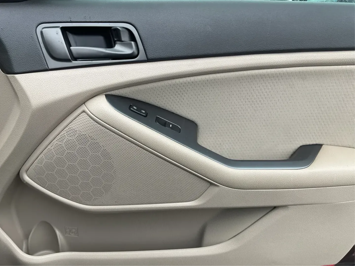 2015 Kia Optima LX (5XXGM4A72FG) with an Theta II 2.4L I-4 gasoline direct injection engine, located at 1951 S Dayton Lakeview Rd., New Carlisle, OH, 45344, (937) 908-9800, 39.890999, -84.050255 - **Discover the Perfect Blend of Comfort and Reliability with This 2015 Kia Optima LX Ideal for Your Daily Commute or Family Road Trips!**<br /> <br /> Are you ready to elevate your driving experience? The 2015 Kia Optima LX, available at Advantage Car and Credit in Fairborn, OH, is the answer to yo - Photo#19