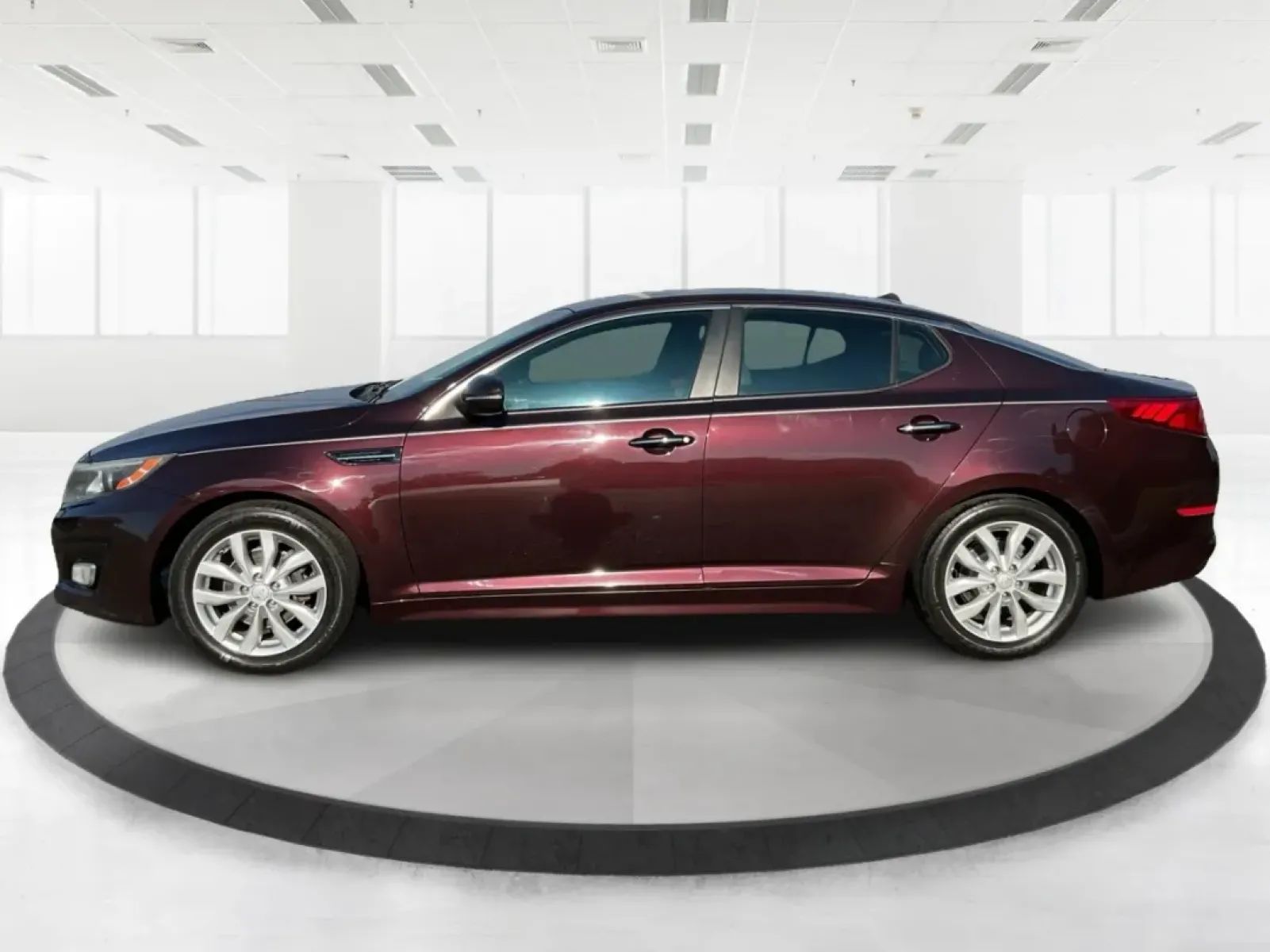 2015 Kia Optima LX (5XXGM4A72FG) with an Theta II 2.4L I-4 gasoline direct injection engine, located at 401 Woodman Dr, Riverside, OH, 45431, (937) 908-9800, 39.760899, -84.123421 - **Discover the Perfect Blend of Comfort and Reliability with This 2015 Kia Optima LX Ideal for Your Daily Commute or Family Road Trips!**<br /> <br /> Are you ready to elevate your driving experience? The 2015 Kia Optima LX, available at Advantage Car and Credit in Fairborn, OH, is the answer to yo - Photo#5