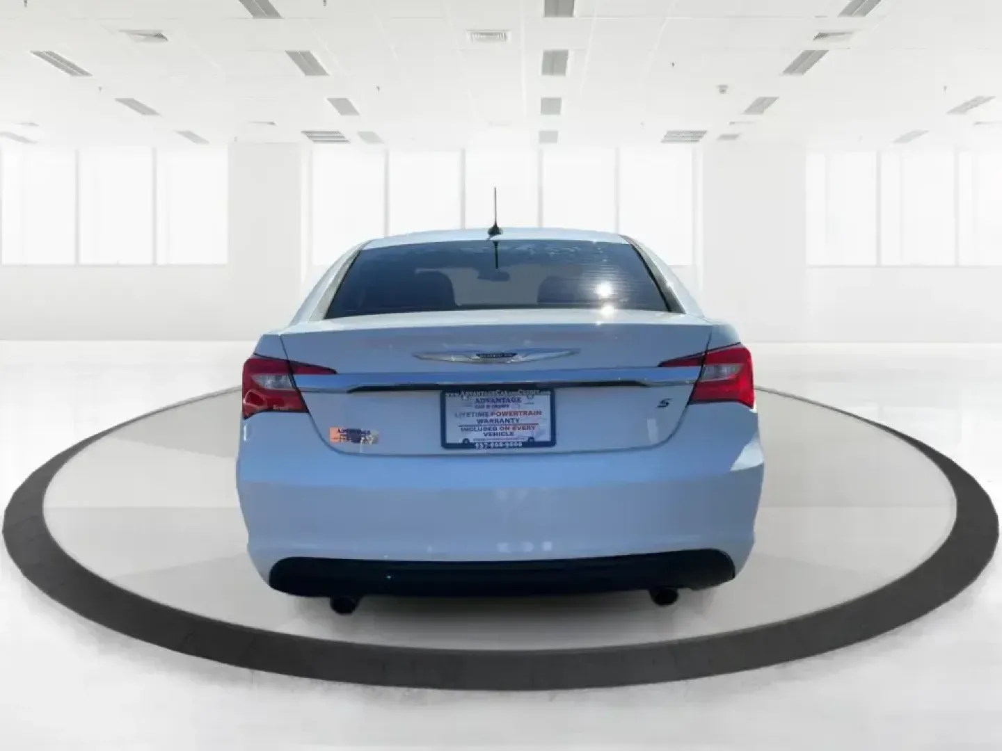 2012 Chrysler 200 Touring (1C3CCBBG4CN) with an 3.6L V6 DOHC 24V FFV engine, 6-Speed Automatic transmission, located at 1230 East Main St, Xenia, OH, 45385, (937) 908-9800, 39.688026, -83.910172 - Unleash your driving potential with the perfect blend of style, comfort, and functionality-ideal for growing families or anyone seeking a reliable commuter vehicle. Introducing the 2012 Chrysler 200 Touring sedan, now available at Advantage Car and Credit in Troy, OH. Located at 1099 N County Rd 25A - Photo#3