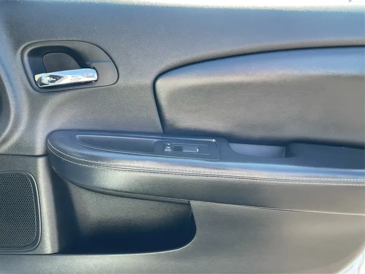 2012 Chrysler 200 Touring (1C3CCBBG4CN) with an 3.6L V6 DOHC 24V FFV engine, 6-Speed Automatic transmission, located at 1230 East Main St, Xenia, OH, 45385, (937) 908-9800, 39.688026, -83.910172 - Unleash your driving potential with the perfect blend of style, comfort, and functionality-ideal for growing families or anyone seeking a reliable commuter vehicle. Introducing the 2012 Chrysler 200 Touring sedan, now available at Advantage Car and Credit in Troy, OH. Located at 1099 N County Rd 25A - Photo#19