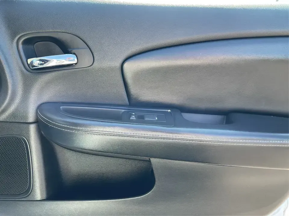 2012 Chrysler 200 Touring (1C3CCBBG4CN) with an 3.6L V6 DOHC 24V FFV engine, 6-Speed Automatic transmission, located at 1230 East Main St, Xenia, OH, 45385, (937) 908-9800, 39.688026, -83.910172 - Unleash your driving potential with the perfect blend of style, comfort, and functionality-ideal for growing families or anyone seeking a reliable commuter vehicle. Introducing the 2012 Chrysler 200 Touring sedan, now available at Advantage Car and Credit in Troy, OH. Located at 1099 N County Rd 25A - Photo#19