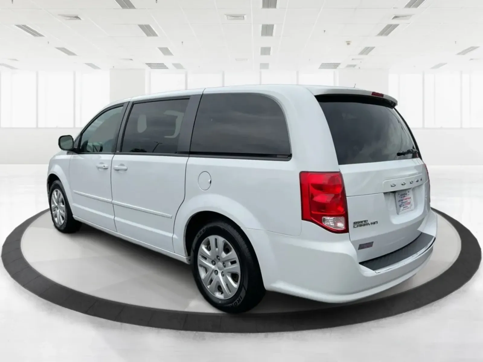 2014 Dodge Grand Caravan SE (2C4RDGBG7ER) with an 3.6L V-6 DOHC engine, located at 880 E. National Road, Vandalia, OH, 45377, (937) 908-9800, 39.891918, -84.183594 - Are you ready to elevate your family's adventures? Look no further than the 2014 Dodge Grand Caravan SE, an exceptional passenger van that perfectly balances comfort, convenience, and capability for growing families or those needing spacious transportation. Whether you're planning weekend getaways, - Photo#4