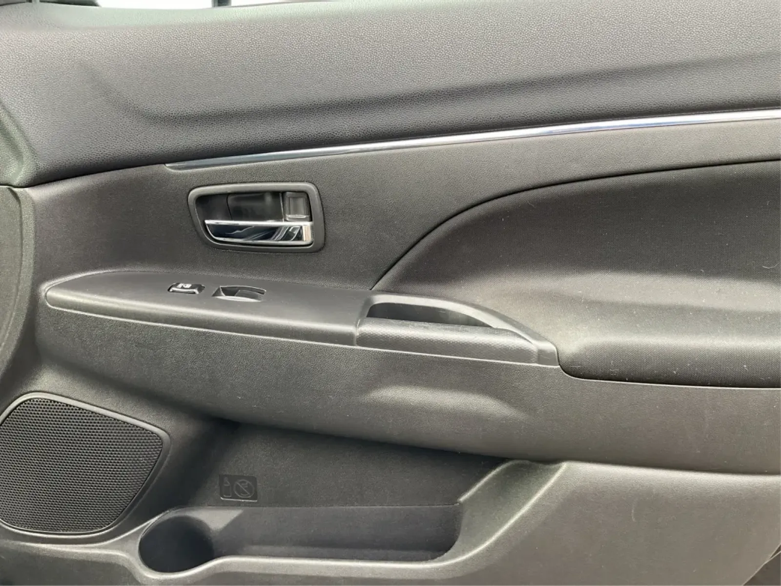 2013 Mitsubishi Outlander SE (4A4AR4AU8DE) with an 2L I-4 DOHC engine, located at 880 E. National Road, Vandalia, OH, 45377, (937) 908-9800, 39.891918, -84.183594 - **Discover the Ideal Adventure Companion: 2013 Mitsubishi Outlander SE at Advantage Car and Credit - Vandalia**<br /> <br /> Are you ready for your next family road trip or weekend adventure? The 2013 Mitsubishi Outlander SE is the perfect SUV for those who crave flexibility and comfort without sacr - Photo#18