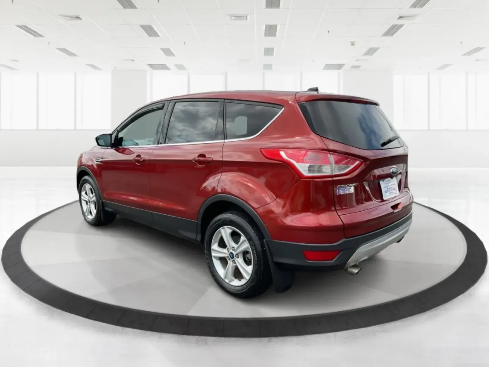 2015 Ford Escape SE (1FMCU9G93FU) with an Other engine, located at 1951 S Dayton Lakeview Rd., New Carlisle, OH, 45344, (937) 908-9800, 39.890999, -84.050255 - Discover the perfect blend of style, functionality, and reliability with this stunning 2015 Ford Escape SE, now available at Advantage Car and Credit in New Carlisle, OH. Whether you're a growing family, a daily commuter, or someone who loves weekend adventures, this versatile SUV checks all the box - Photo#4