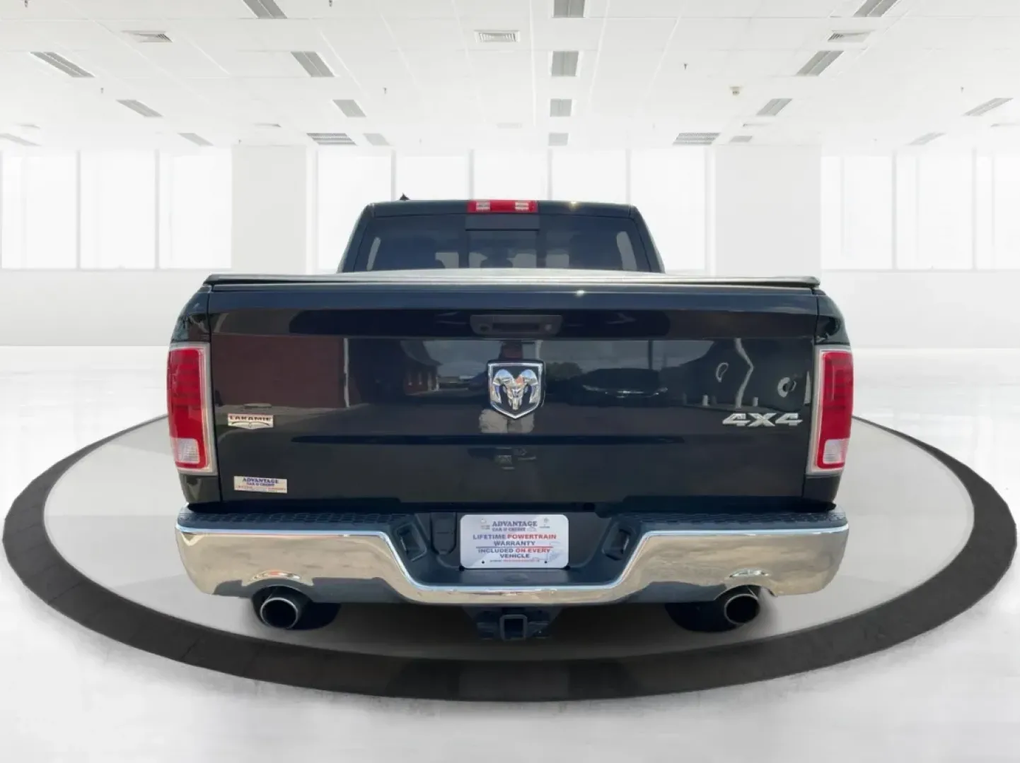 2015 Ram 1500 Laramie Crew Cab SWB 4WD (1C6RR7NT7FS) with an 5.7L V8 OHV 16V engine, 8-Speed Automatic transmission, located at 1230 East Main St, Xenia, OH, 45385, (937) 908-9800, 39.688026, -83.910172 - **Unlock Your Weekend Adventures with the 2015 Ram 1500 Laramie Crew Cab 4WD at Jamestown Auto Sales!**<br /> <br /> Are you ready to elevate your lifestyle with a vehicle that combines power, comfort, and versatility? Look no further than this 2015 Ram 1500 Laramie Crew Cab SWB, the ultimate truck - Photo#3