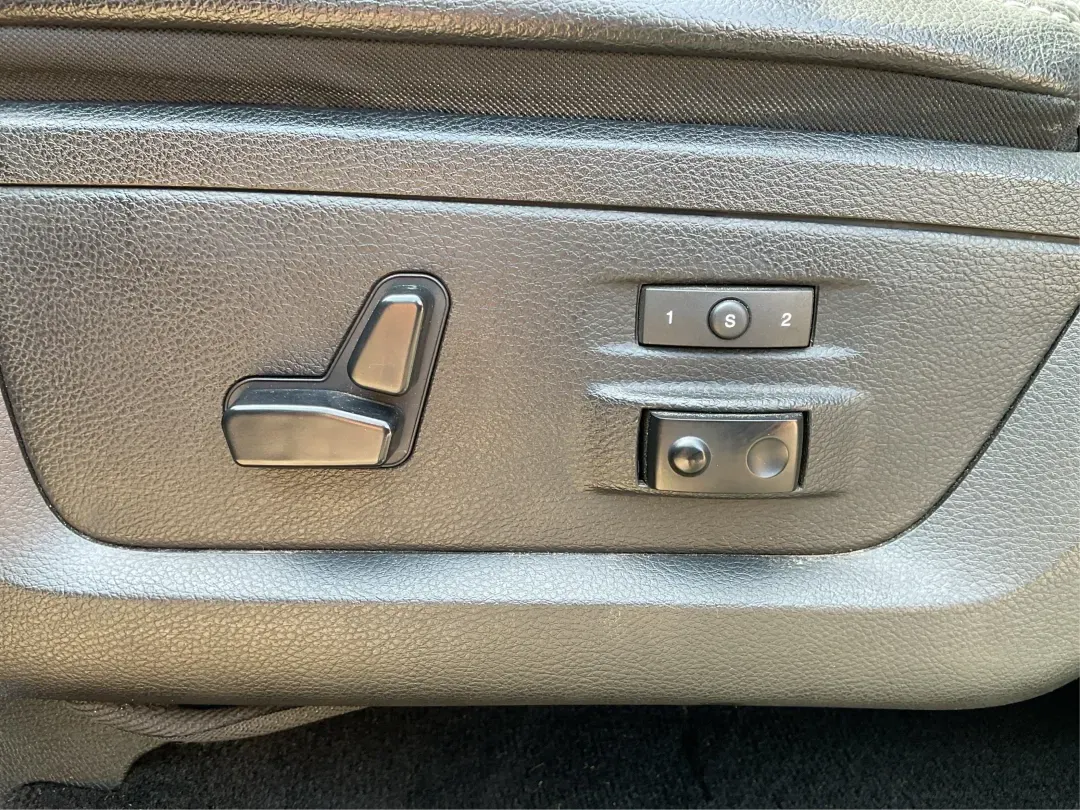 2015 Ram 1500 Laramie Crew Cab SWB 4WD (1C6RR7NT7FS) with an 5.7L V8 OHV 16V engine, 8-Speed Automatic transmission, located at 1230 East Main St, Xenia, OH, 45385, (937) 908-9800, 39.688026, -83.910172 - **Unlock Your Weekend Adventures with the 2015 Ram 1500 Laramie Crew Cab 4WD at Jamestown Auto Sales!**<br /> <br /> Are you ready to elevate your lifestyle with a vehicle that combines power, comfort, and versatility? Look no further than this 2015 Ram 1500 Laramie Crew Cab SWB, the ultimate truck - Photo#18