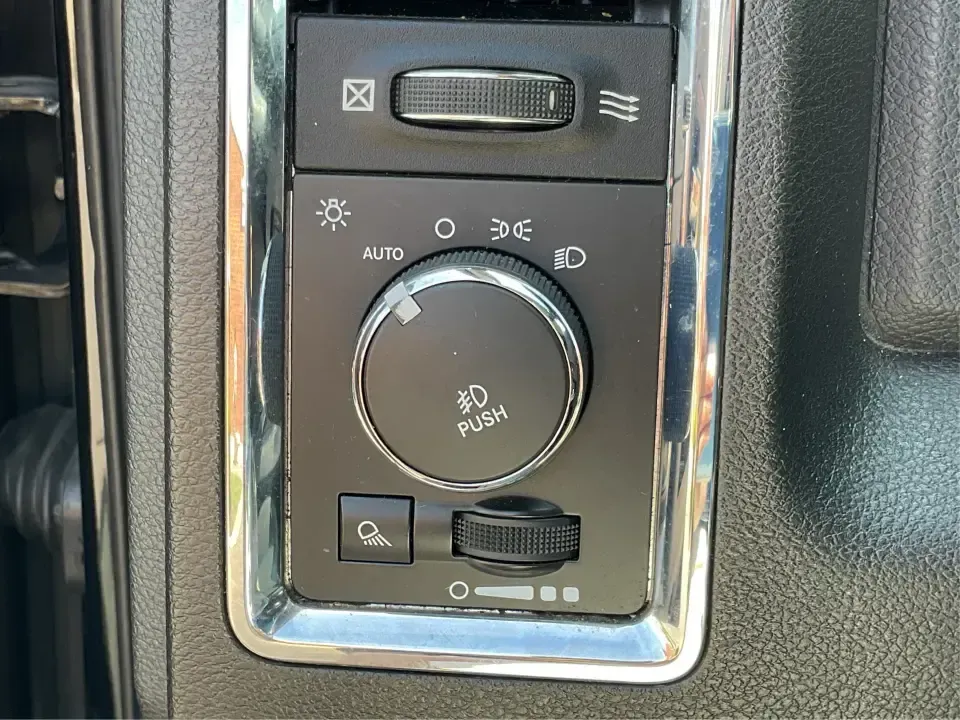 2015 Ram 1500 Laramie Crew Cab SWB 4WD (1C6RR7NT7FS) with an 5.7L V8 OHV 16V engine, 8-Speed Automatic transmission, located at 880 E. National Road, Vandalia, OH, 45377, (937) 908-9800, 39.891918, -84.183594 - **Unlock Your Weekend Adventures with the 2015 Ram 1500 Laramie Crew Cab 4WD at Jamestown Auto Sales!**<br /> <br /> Are you ready to elevate your lifestyle with a vehicle that combines power, comfort, and versatility? Look no further than this 2015 Ram 1500 Laramie Crew Cab SWB, the ultimate truck - Photo#17