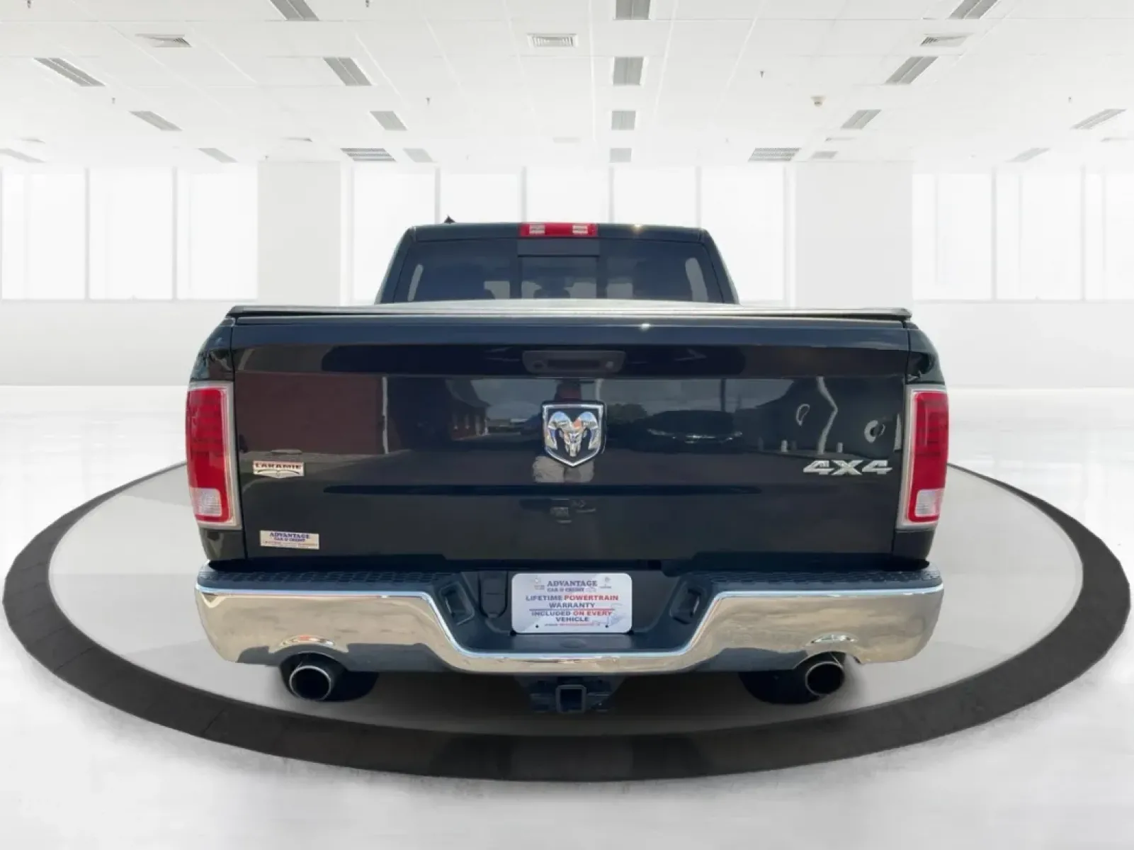 2015 Ram 1500 Laramie Crew Cab SWB 4WD (1C6RR7NT7FS) with an 5.7L V8 OHV 16V engine, 8-Speed Automatic transmission, located at 1951 S Dayton Lakeview Rd., New Carlisle, OH, 45344, (937) 908-9800, 39.890999, -84.050255 - **Unlock Your Weekend Adventures with the 2015 Ram 1500 Laramie Crew Cab 4WD at Jamestown Auto Sales!**<br /> <br /> Are you ready to elevate your lifestyle with a vehicle that combines power, comfort, and versatility? Look no further than this 2015 Ram 1500 Laramie Crew Cab SWB, the ultimate truck - Photo#3