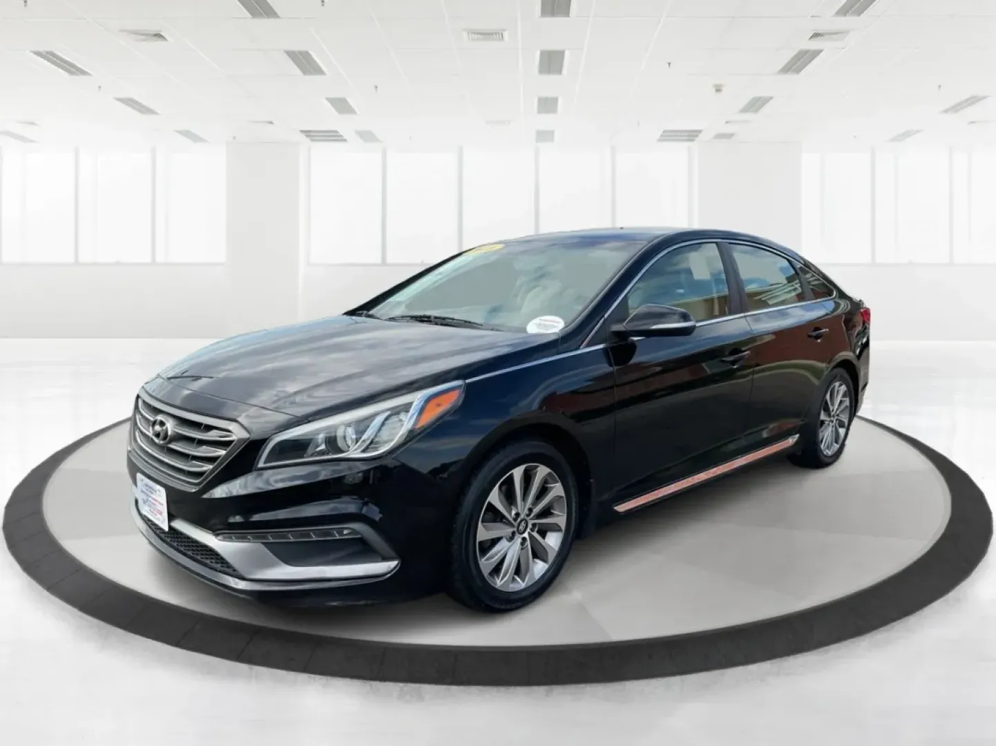 2016 Hyundai Sonata Sport (5NPE34AF2GH) with an 2.4L L4 DOHC 16V engine, 6-Speed Automatic transmission, located at 401 Woodman Dr, Riverside, OH, 45431, (937) 908-9800, 39.760899, -84.123421 - ### Unlock Your Journey with the 2016 Hyundai Sonata Sport at Advantage Car and Credit - Fairborn<br /> <br /> Are you in the market for a vehicle that can effortlessly transition from daily commutes to weekend getaways? Look no further than the 2016 Hyundai Sonata Sport, available now at Advantage - Photo#8