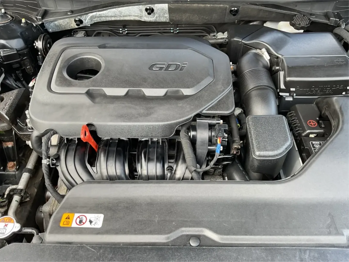 2016 Hyundai Sonata Sport (5NPE34AF2GH) with an 2.4L L4 DOHC 16V engine, 6-Speed Automatic transmission, located at 401 Woodman Dr, Riverside, OH, 45431, (937) 908-9800, 39.760899, -84.123421 - ### Unlock Your Journey with the 2016 Hyundai Sonata Sport at Advantage Car and Credit - Fairborn<br /> <br /> Are you in the market for a vehicle that can effortlessly transition from daily commutes to weekend getaways? Look no further than the 2016 Hyundai Sonata Sport, available now at Advantage - Photo#11