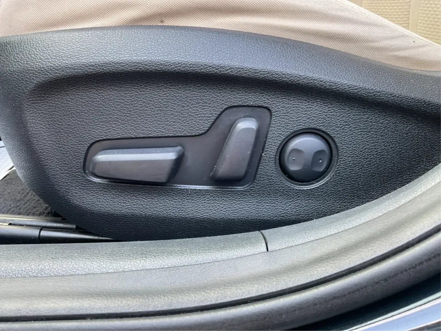 2016 Hyundai Sonata Sport (5NPE34AF2GH) with an 2.4L L4 DOHC 16V engine, 6-Speed Automatic transmission, located at 401 Woodman Dr, Riverside, OH, 45431, (937) 908-9800, 39.760899, -84.123421 - ### Unlock Your Journey with the 2016 Hyundai Sonata Sport at Advantage Car and Credit - Fairborn<br /> <br /> Are you in the market for a vehicle that can effortlessly transition from daily commutes to weekend getaways? Look no further than the 2016 Hyundai Sonata Sport, available now at Advantage - Photo#17