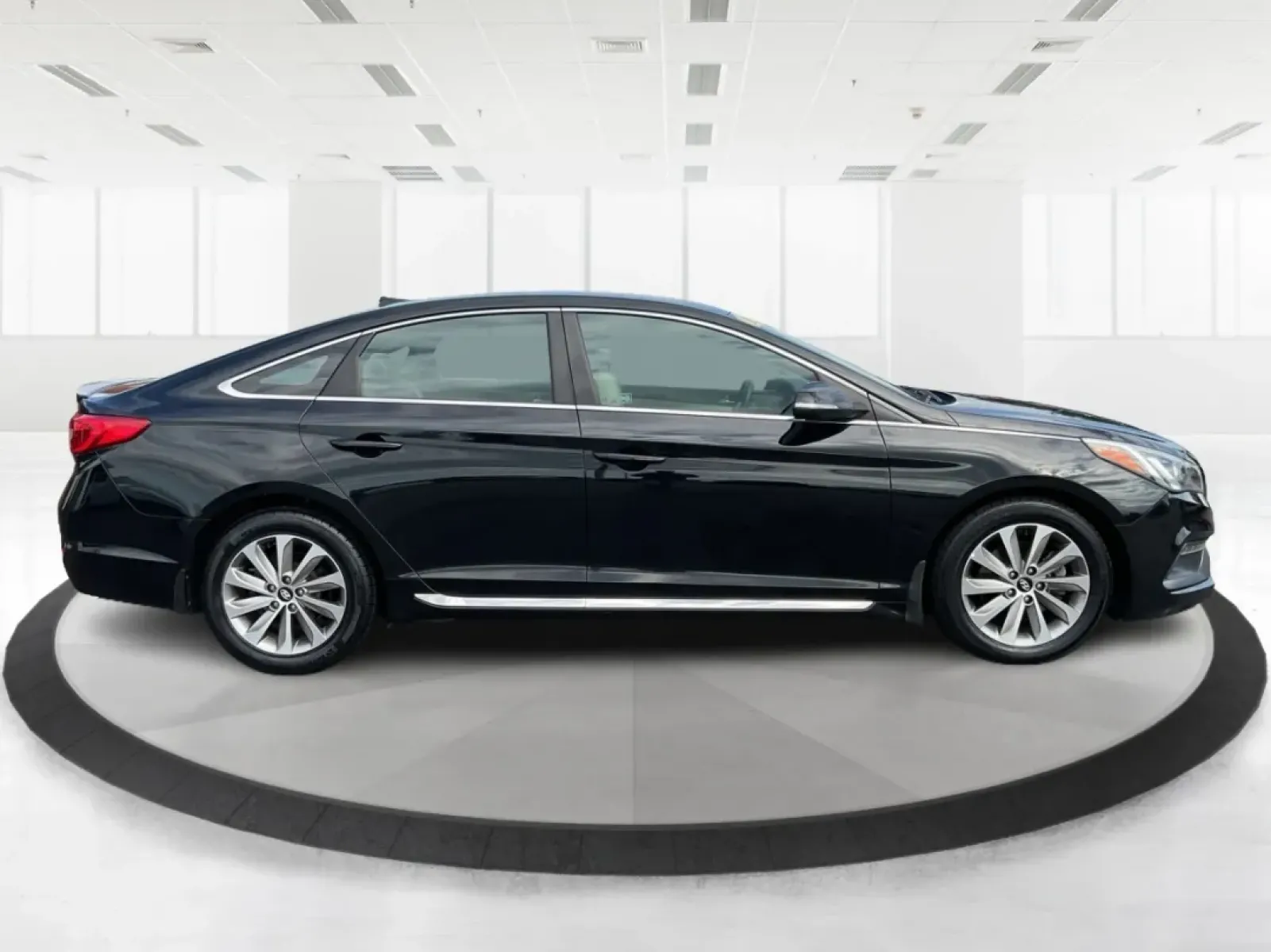 2016 Hyundai Sonata Sport (5NPE34AF2GH) with an 2.4L L4 DOHC 16V engine, 6-Speed Automatic transmission, located at 1184 Kauffman Ave, Fairborn, OH, 45324, (937) 908-9800, 39.807072, -84.030914 - ### Unlock Your Journey with the 2016 Hyundai Sonata Sport at Advantage Car and Credit - Fairborn<br /> <br /> Are you in the market for a vehicle that can effortlessly transition from daily commutes to weekend getaways? Look no further than the 2016 Hyundai Sonata Sport, available now at Advantage - Photo#1
