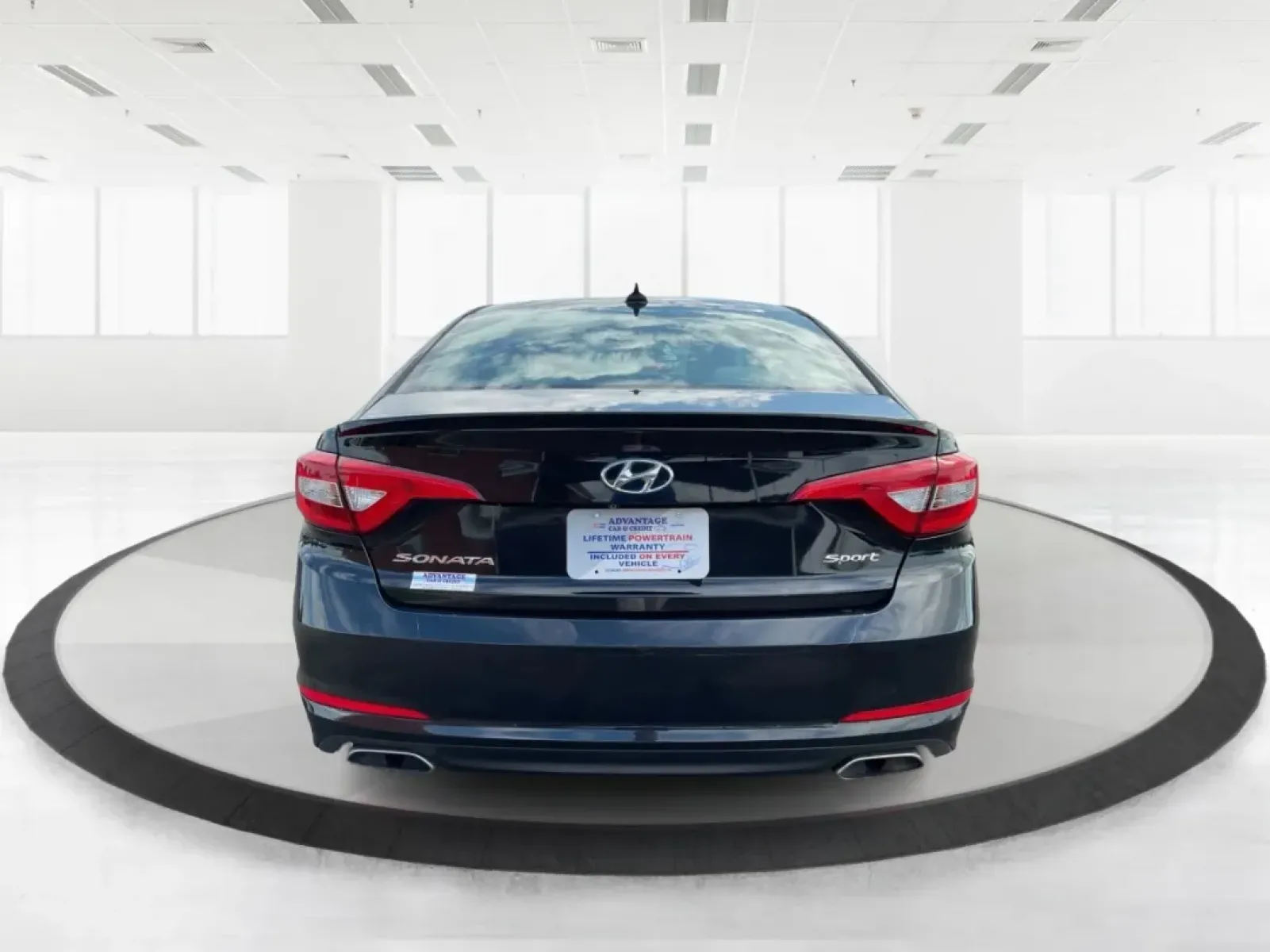 2016 Hyundai Sonata Sport (5NPE34AF2GH) with an 2.4L L4 DOHC 16V engine, 6-Speed Automatic transmission, located at 1184 Kauffman Ave, Fairborn, OH, 45324, (937) 908-9800, 39.807072, -84.030914 - ### Unlock Your Journey with the 2016 Hyundai Sonata Sport at Advantage Car and Credit - Fairborn<br /> <br /> Are you in the market for a vehicle that can effortlessly transition from daily commutes to weekend getaways? Look no further than the 2016 Hyundai Sonata Sport, available now at Advantage - Photo#3