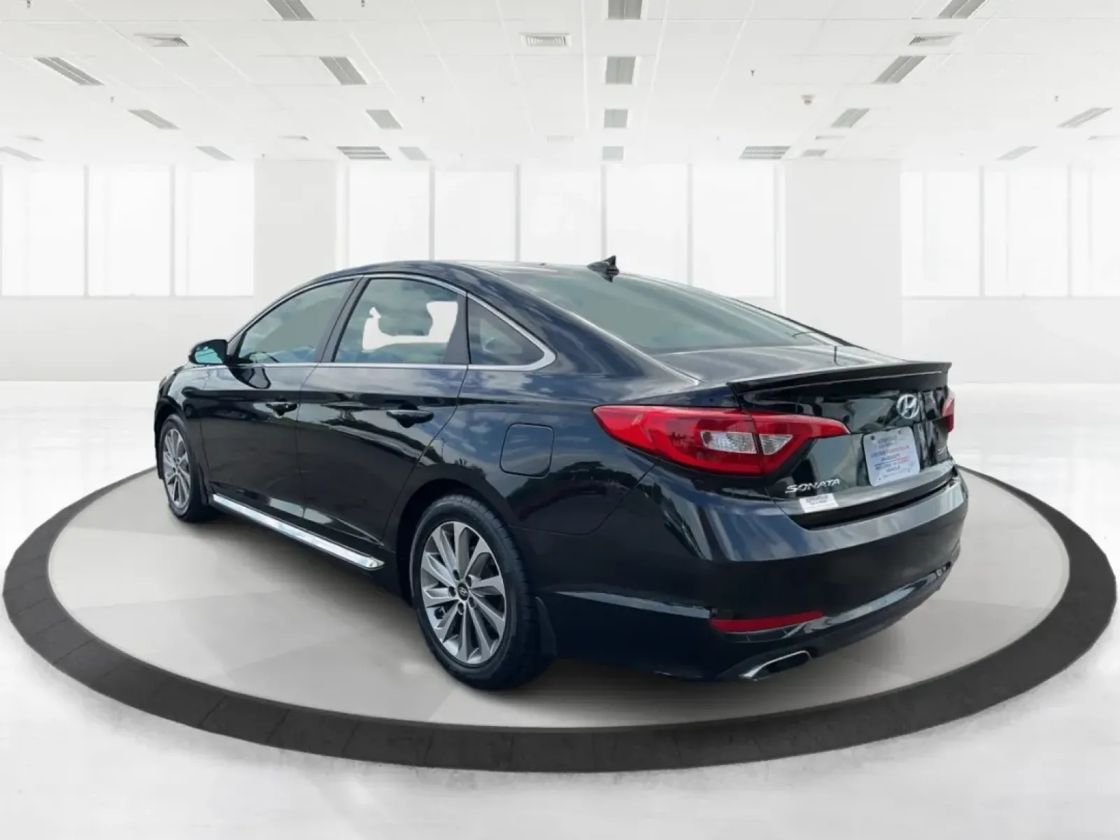 2016 Hyundai Sonata Sport (5NPE34AF2GH) with an 2.4L L4 DOHC 16V engine, 6-Speed Automatic transmission, located at 1184 Kauffman Ave, Fairborn, OH, 45324, (937) 908-9800, 39.807072, -84.030914 - ### Unlock Your Journey with the 2016 Hyundai Sonata Sport at Advantage Car and Credit - Fairborn<br /> <br /> Are you in the market for a vehicle that can effortlessly transition from daily commutes to weekend getaways? Look no further than the 2016 Hyundai Sonata Sport, available now at Advantage - Photo#4