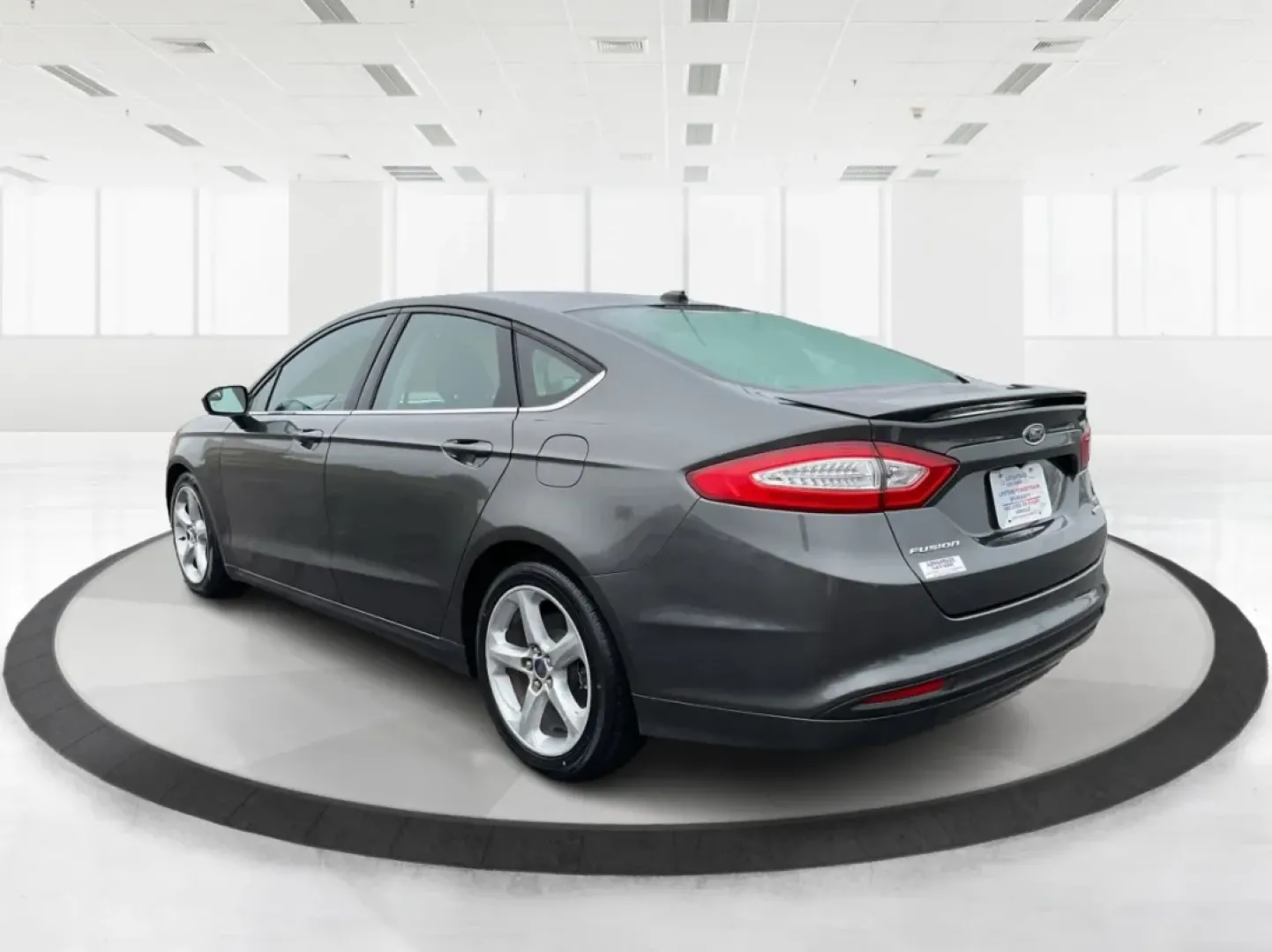 2016 Ford Fusion SE (3FA6P0HD1GR) with an Other engine, located at 1230 East Main St, Xenia, OH, 45385, (937) 908-9800, 39.688026, -83.910172 - **Experience Style and Comfort with the 2016 Ford Fusion SE at Advantage Car and Credit in Fairborn, OH!**<br /> <br /> Are you looking for a versatile sedan that fits seamlessly into your busy lifestyle? Whether you're a commuter tackling daily traffic, a growing family seeking comfort on the road, - Photo#4