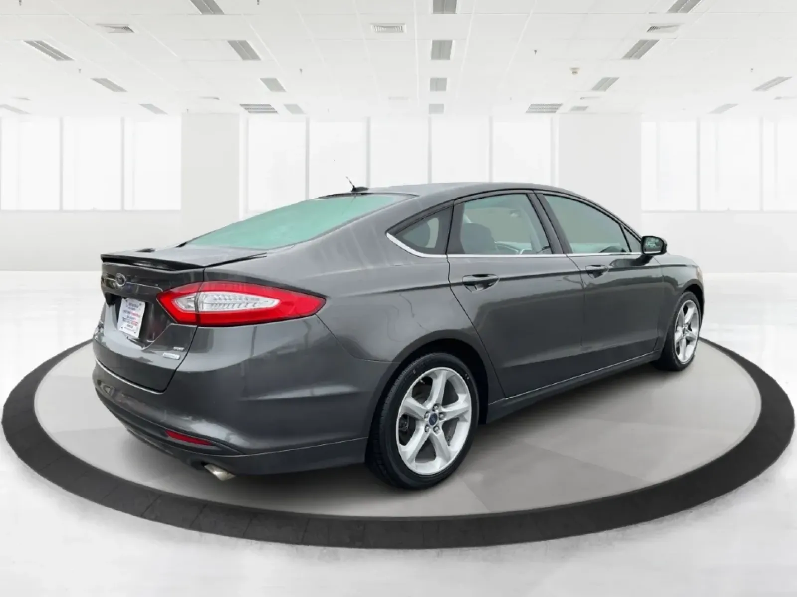 2016 Ford Fusion SE (3FA6P0HD1GR) with an Other engine, located at 1184 Kauffman Ave, Fairborn, OH, 45324, (937) 908-9800, 39.807072, -84.030914 - **Experience Style and Comfort with the 2016 Ford Fusion SE at Advantage Car and Credit in Fairborn, OH!**<br /> <br /> Are you looking for a versatile sedan that fits seamlessly into your busy lifestyle? Whether you're a commuter tackling daily traffic, a growing family seeking comfort on the road, - Photo#2