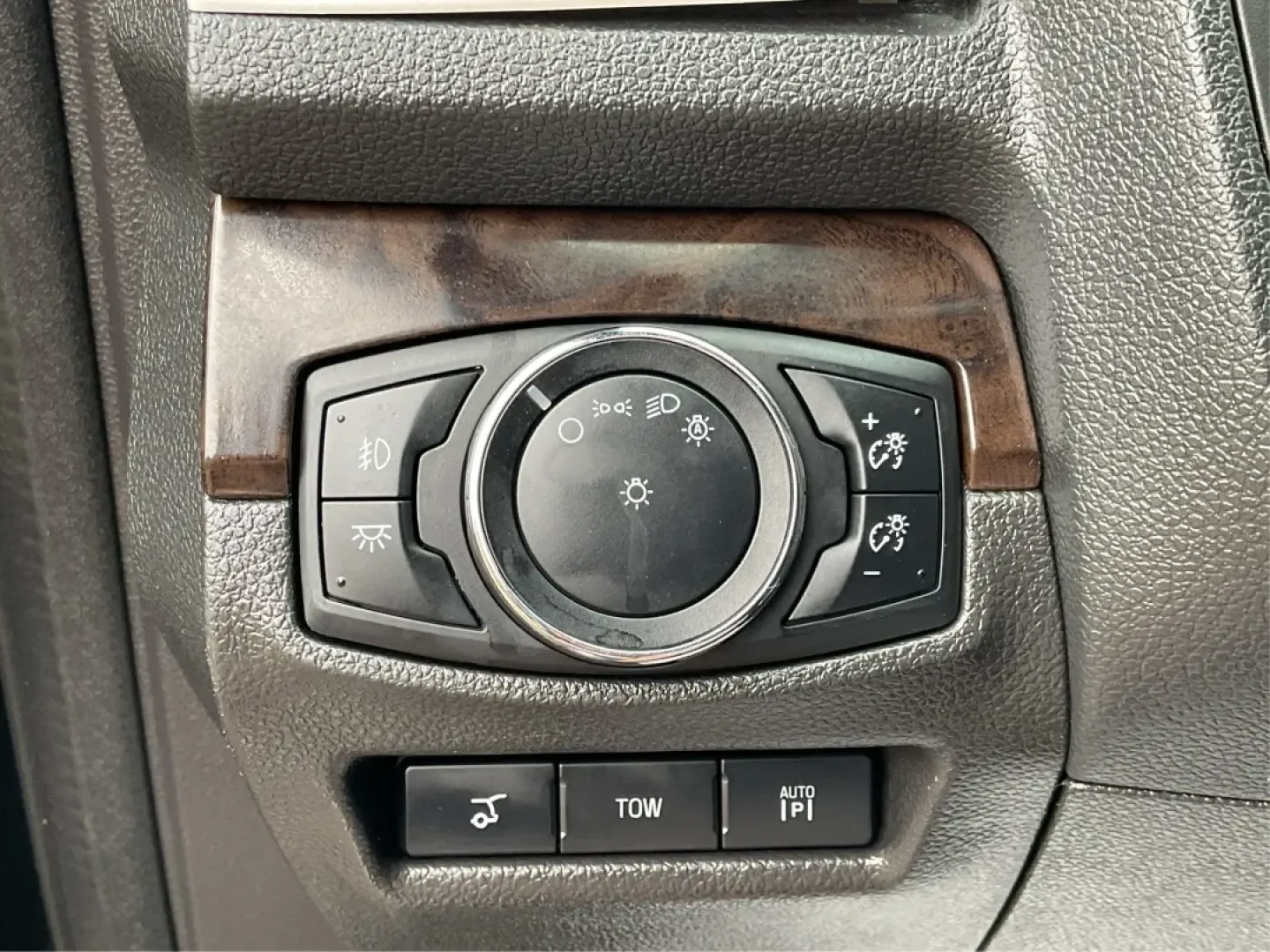 2015 Ford Explorer Limited (1FM5K8F84FG) with an 3.5L V-6 DOHC engine, located at 8750 N County Rd 25A, Piqua, OH, 45356, (937) 908-9800, 40.164391, -84.232513 - **Adventure Awaits in the 2015 Ford Explorer Limited at Advantage Car and Credit - Piqua!**<br /> <br /> Whether you're a growing family in need of a spacious vehicle or an adventurous spirit looking for the perfect road trip companion, this 2015 Ford Explorer Limited is ready to elevate your lifest - Photo#17