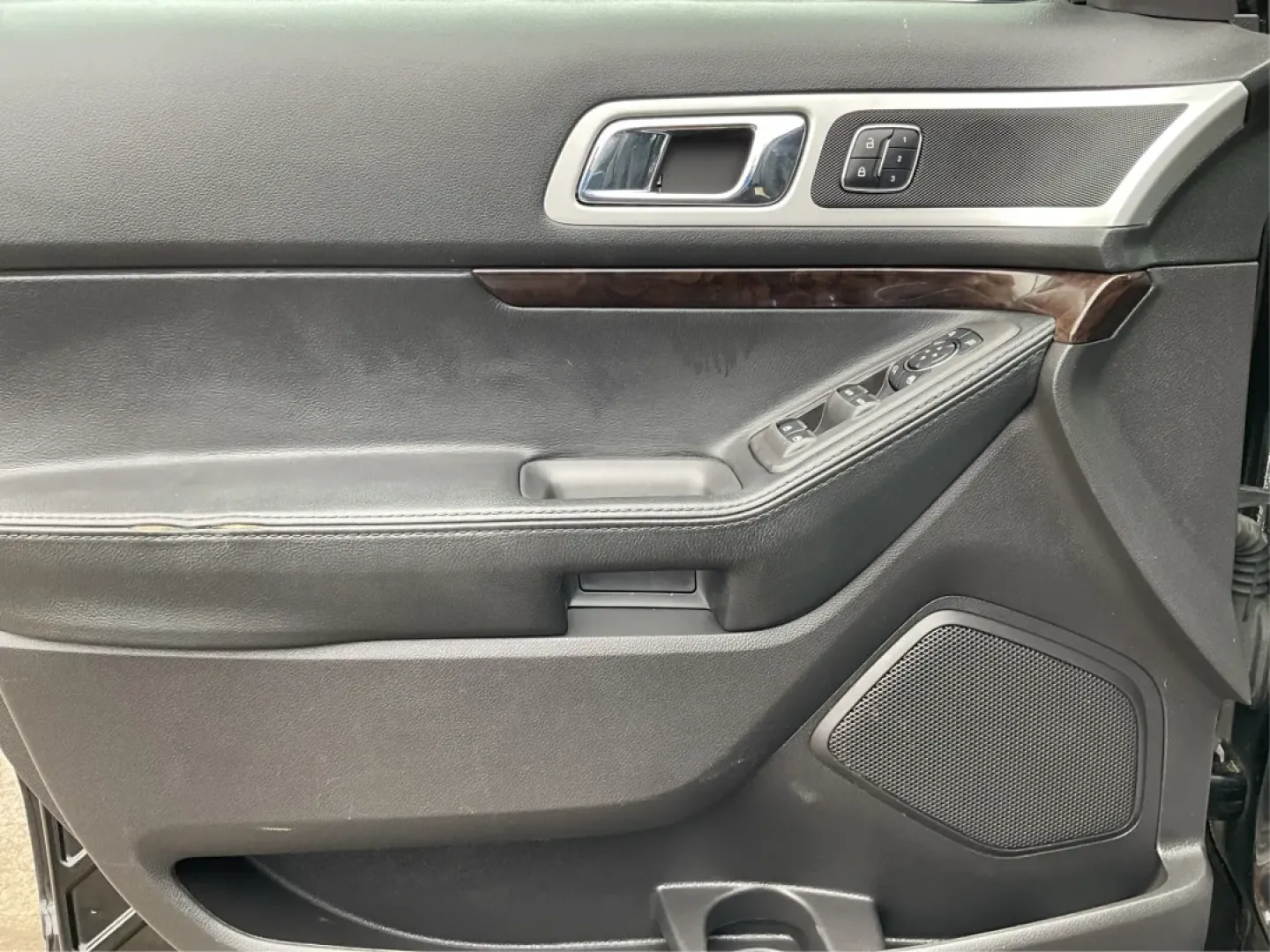 2015 Ford Explorer Limited (1FM5K8F84FG) with an 3.5L V-6 DOHC engine, located at 8750 N County Rd 25A, Piqua, OH, 45356, (937) 908-9800, 40.164391, -84.232513 - **Adventure Awaits in the 2015 Ford Explorer Limited at Advantage Car and Credit - Piqua!**<br /> <br /> Whether you're a growing family in need of a spacious vehicle or an adventurous spirit looking for the perfect road trip companion, this 2015 Ford Explorer Limited is ready to elevate your lifest - Photo#19