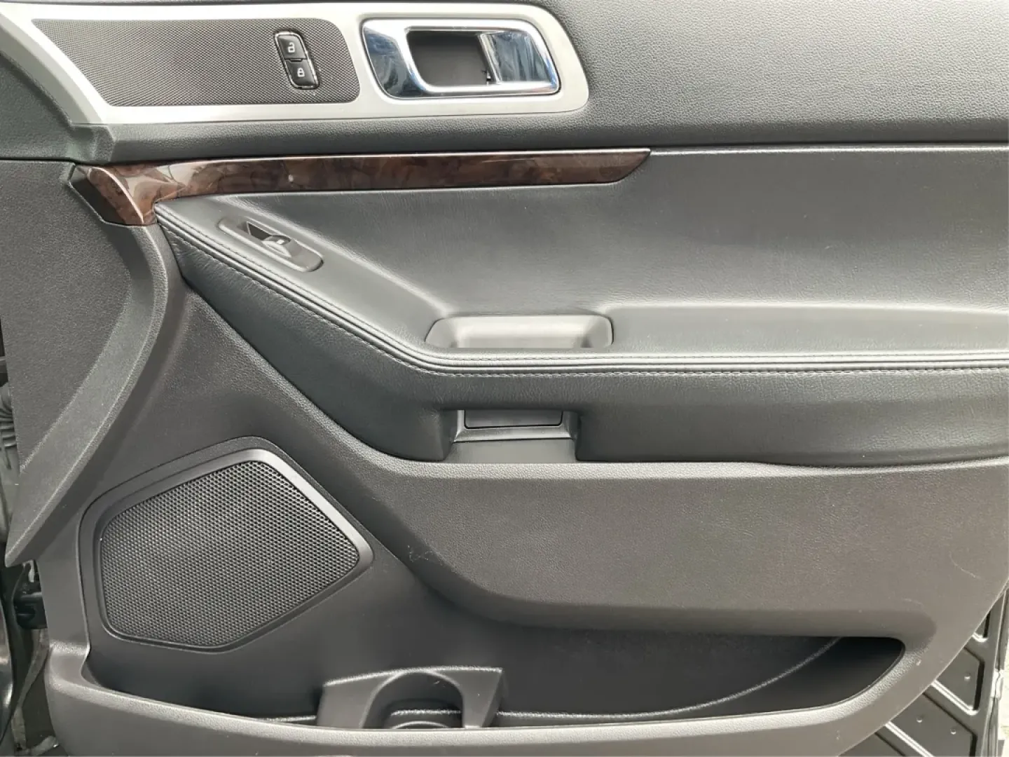 2015 Ford Explorer Limited (1FM5K8F84FG) with an 3.5L V-6 DOHC engine, located at 8750 N County Rd 25A, Piqua, OH, 45356, (937) 908-9800, 40.164391, -84.232513 - **Adventure Awaits in the 2015 Ford Explorer Limited at Advantage Car and Credit - Piqua!**<br /> <br /> Whether you're a growing family in need of a spacious vehicle or an adventurous spirit looking for the perfect road trip companion, this 2015 Ford Explorer Limited is ready to elevate your lifest - Photo#20