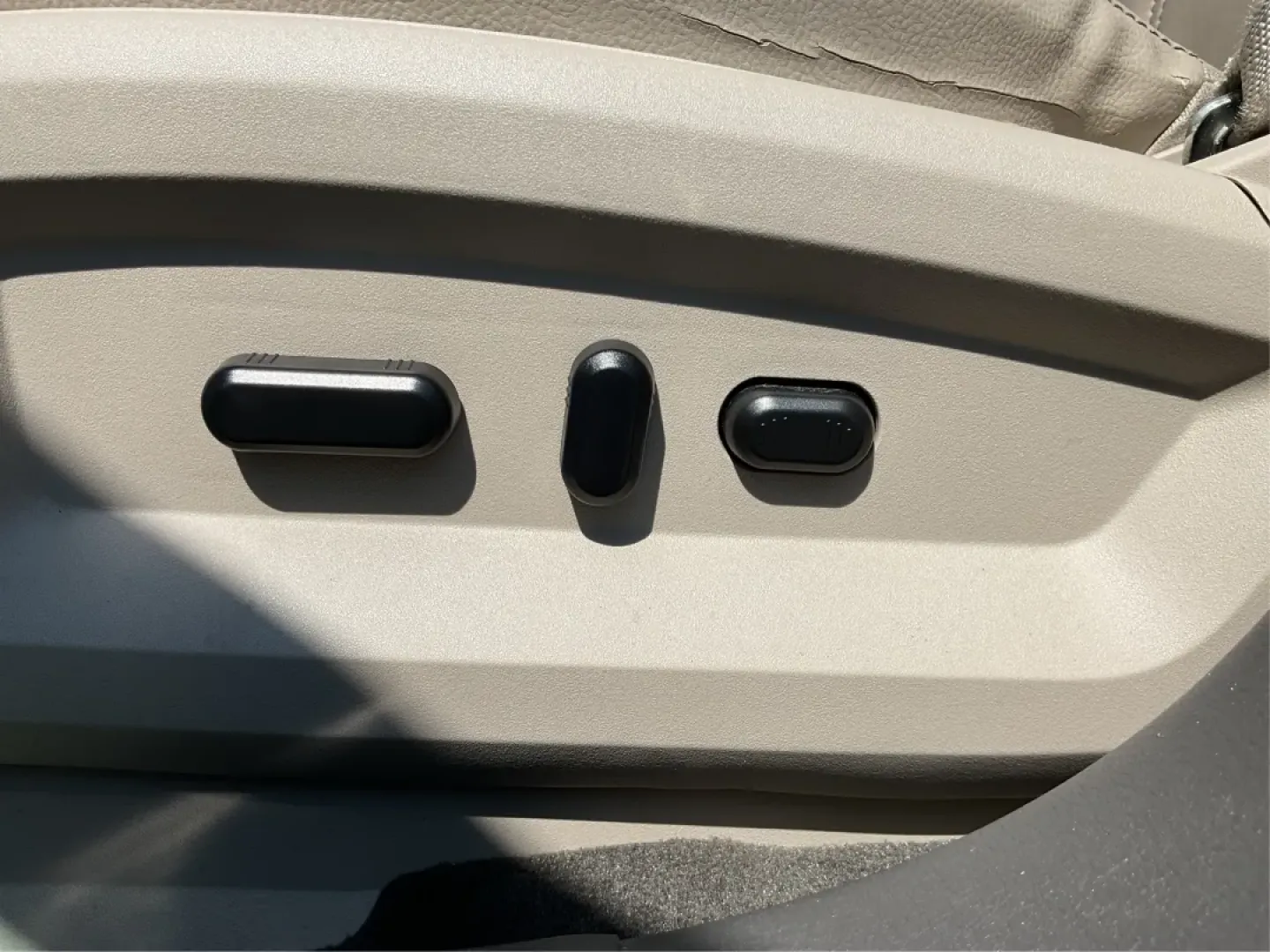 2014 Ford Edge SEL (2FMDK3JC3EB) with an Other engine, located at 1099 N County Rd 25A , Troy, OH, 45373, (937) 908-9800, 40.057079, -84.212883 - ### Discover Your New Adventure Vehicle at Advantage Car and Credit!<br /> <br /> Are you ready to elevate your daily drive or embark on weekend adventures with your loved ones? The 2014 Ford Edge SEL is designed for those who crave a blend of comfort, versatility, and style. With ample space for fa - Photo#18
