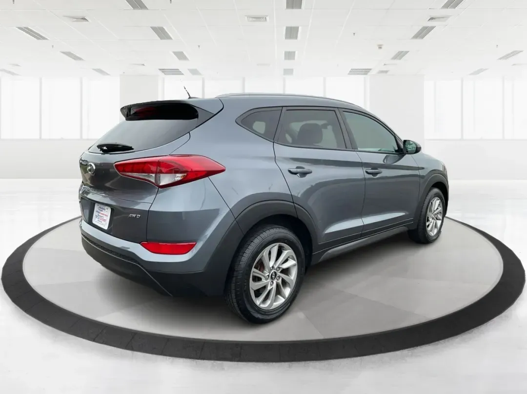 2016 Hyundai Tucson SE (KM8J3CA43GU) with an Nu 2L I-4 gasoline direct injection engine, located at 880 E. National Road, Vandalia, OH, 45377, (937) 908-9800, 39.891918, -84.183594 - **Elevate Your Daily Drive with the 2016 Hyundai Tucson SE Perfect for Your Active Lifestyle!**<br /> <br /> Are you in search of a reliable vehicle that fits your busy lifestyle? The 2016 Hyundai Tucson SE, available now at Advantage Car and Credit in Piqua, OH, is the ultimate SUV for those on th - Photo#2