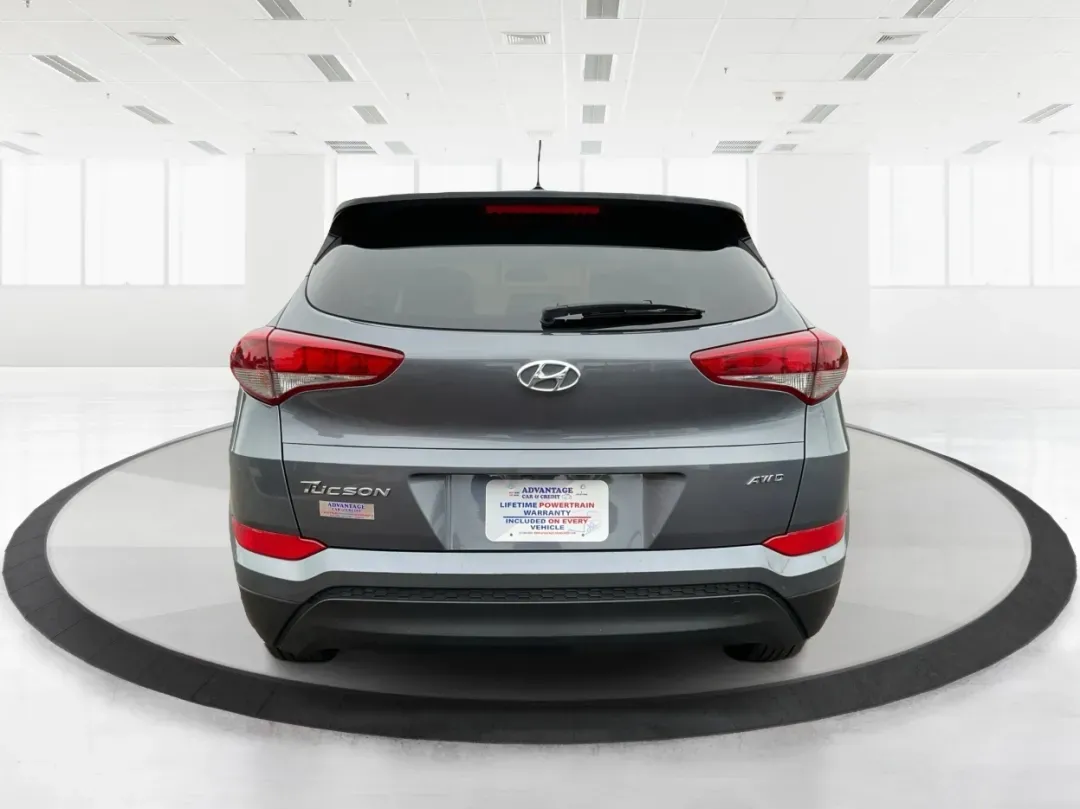 2016 Hyundai Tucson SE (KM8J3CA43GU) with an Nu 2L I-4 gasoline direct injection engine, located at 880 E. National Road, Vandalia, OH, 45377, (937) 908-9800, 39.891918, -84.183594 - **Elevate Your Daily Drive with the 2016 Hyundai Tucson SE Perfect for Your Active Lifestyle!**<br /> <br /> Are you in search of a reliable vehicle that fits your busy lifestyle? The 2016 Hyundai Tucson SE, available now at Advantage Car and Credit in Piqua, OH, is the ultimate SUV for those on th - Photo#3