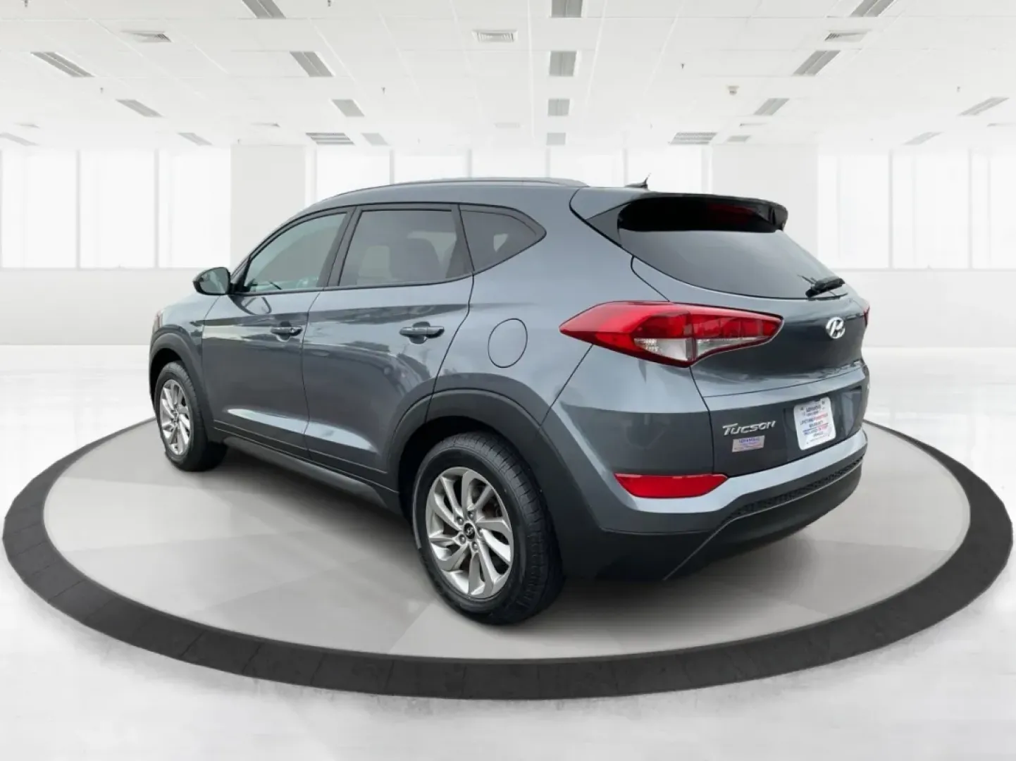 2016 Hyundai Tucson SE (KM8J3CA43GU) with an Nu 2L I-4 gasoline direct injection engine, located at 880 E. National Road, Vandalia, OH, 45377, (937) 908-9800, 39.891918, -84.183594 - **Elevate Your Daily Drive with the 2016 Hyundai Tucson SE Perfect for Your Active Lifestyle!**<br /> <br /> Are you in search of a reliable vehicle that fits your busy lifestyle? The 2016 Hyundai Tucson SE, available now at Advantage Car and Credit in Piqua, OH, is the ultimate SUV for those on th - Photo#4